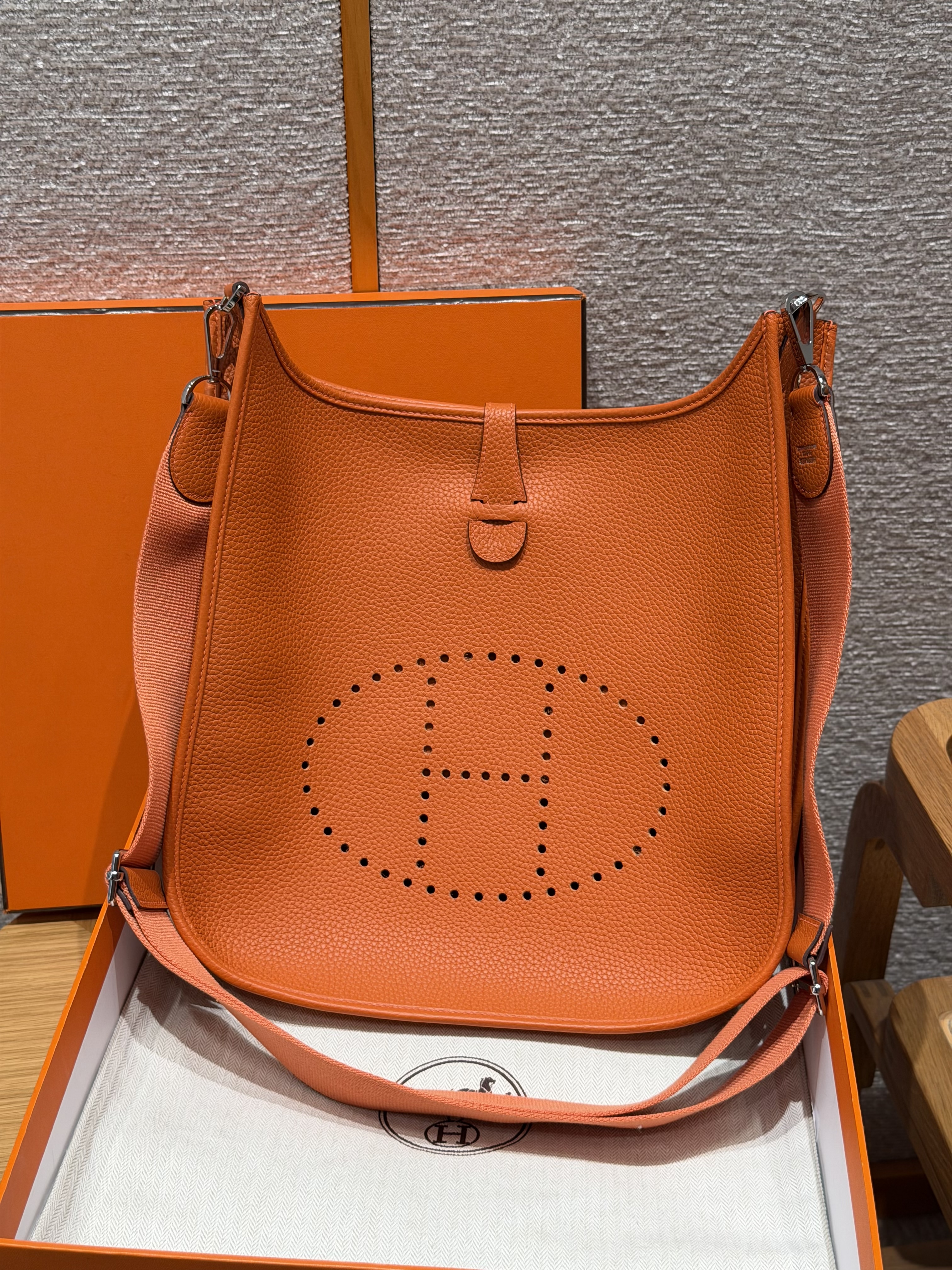 에르메스 Hermes Evelyne 33cm clemence 93 Orange/silver