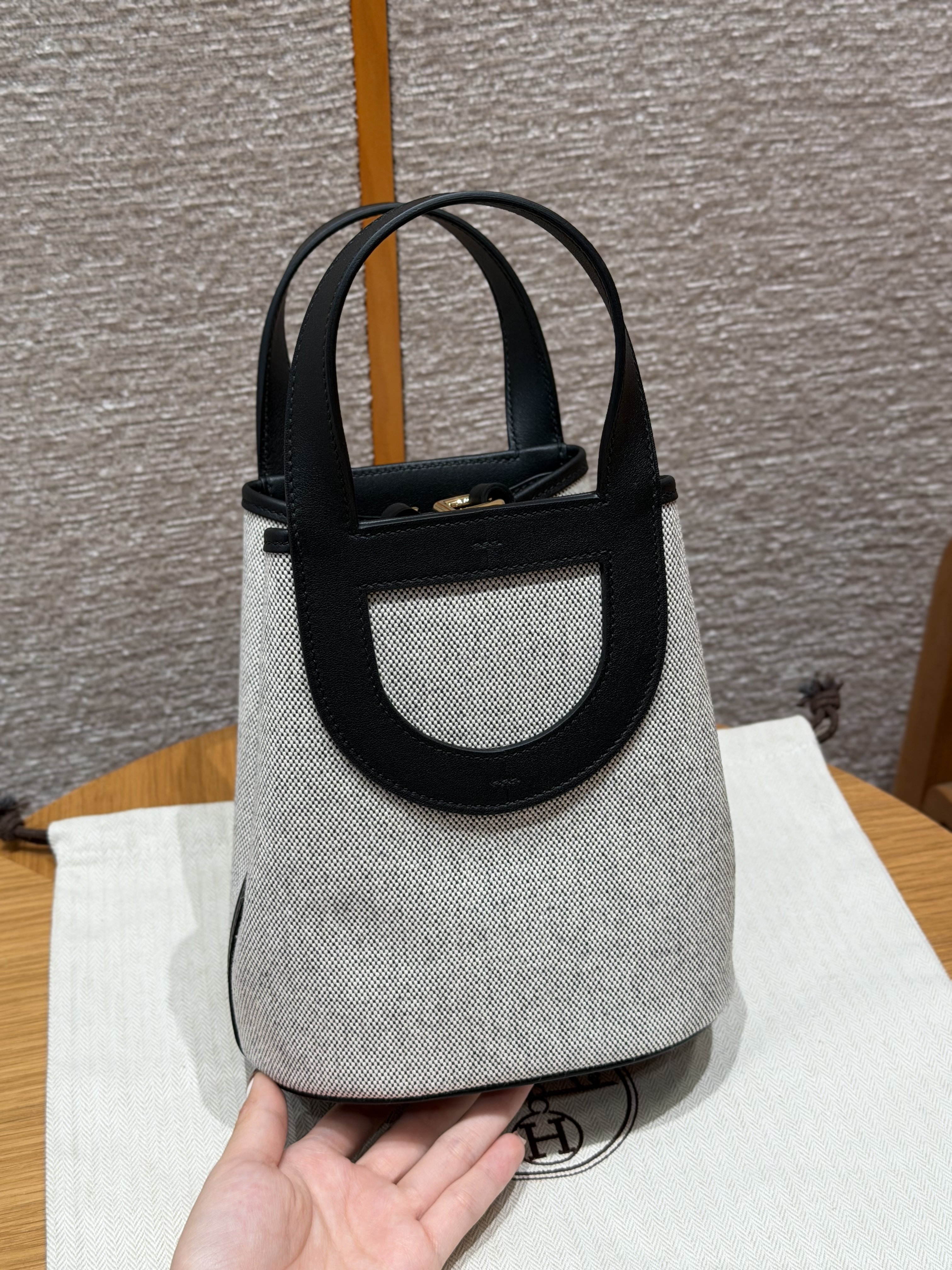 에르메스 Hermes in the loop 18cm Canbas and Swift 89 Noir/gold