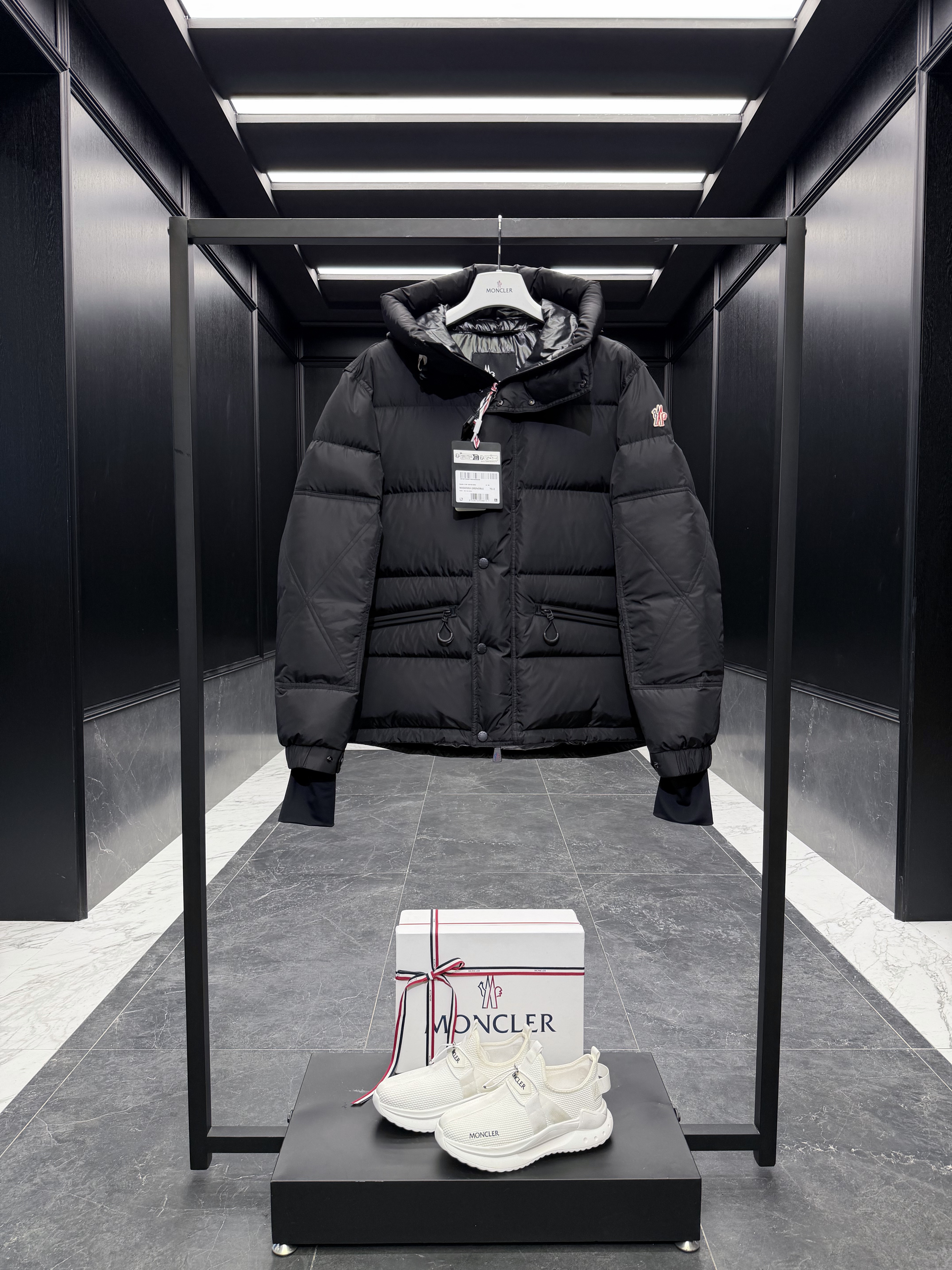 몽클레어 Moncler Kasanka 다운재킷.