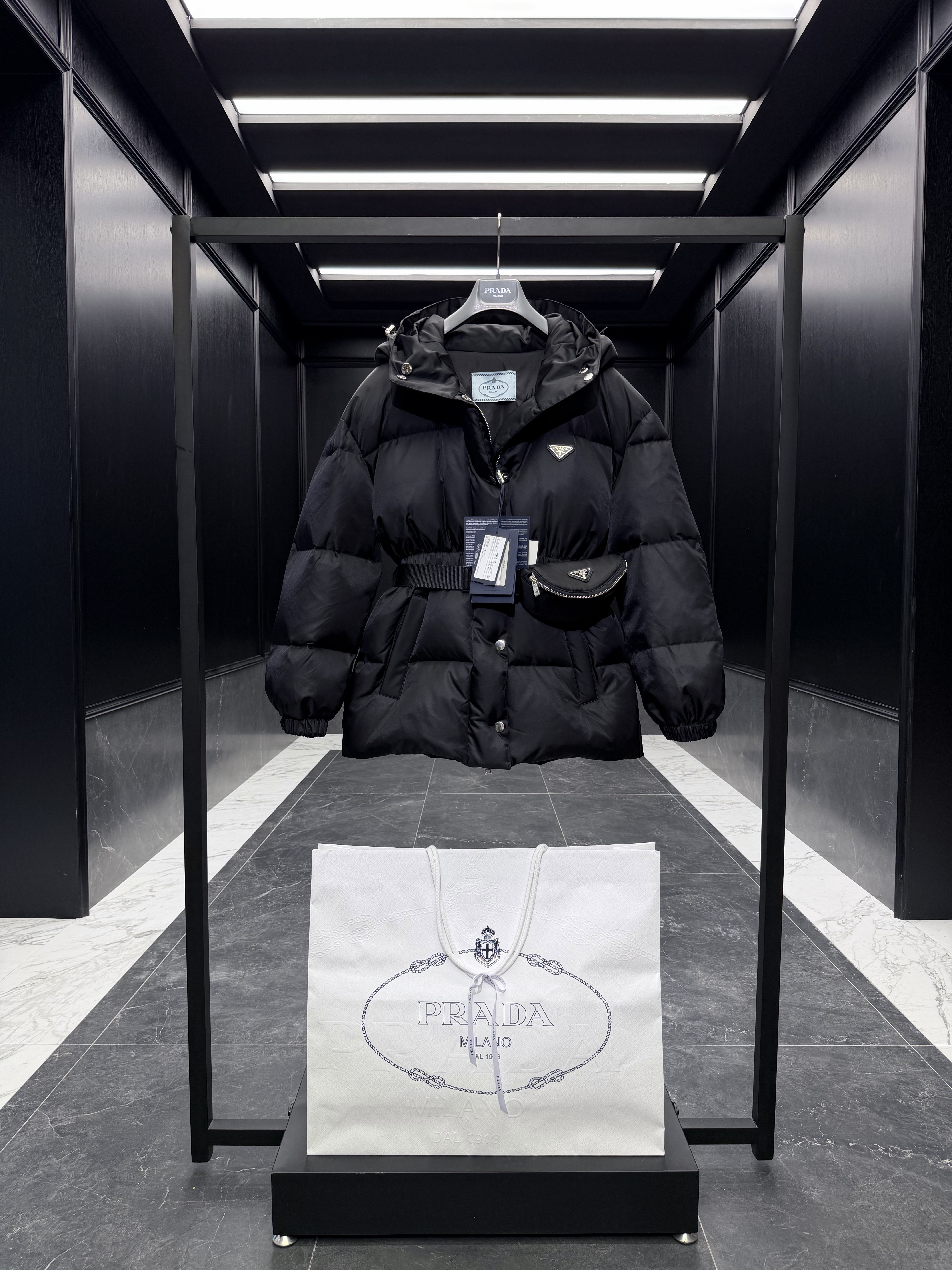 프라다 Prada 다운재킷 099