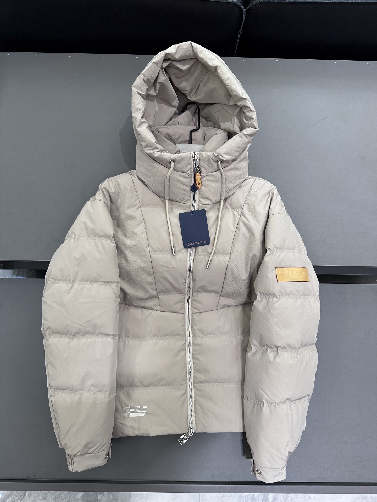 루이비통 Louis Vuitton 다운재킷
