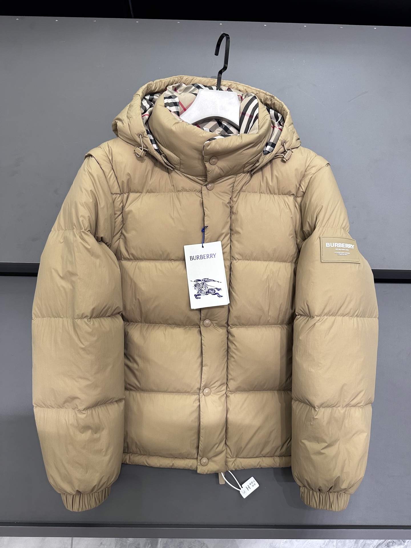 버버리 Burberry 다운재킷.