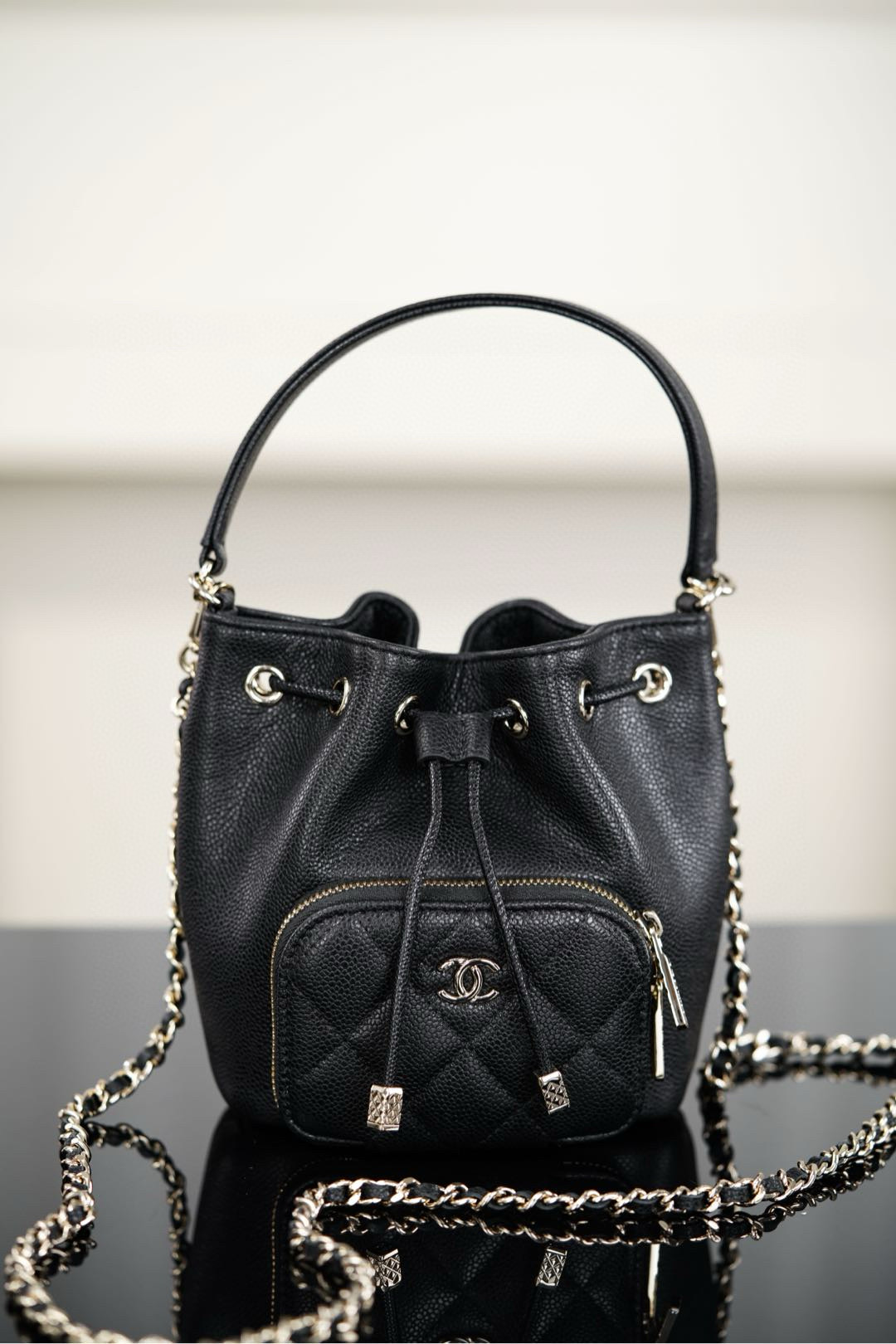 샤넬 Chanel 25B Mini Drawstring Bag Black 10cm