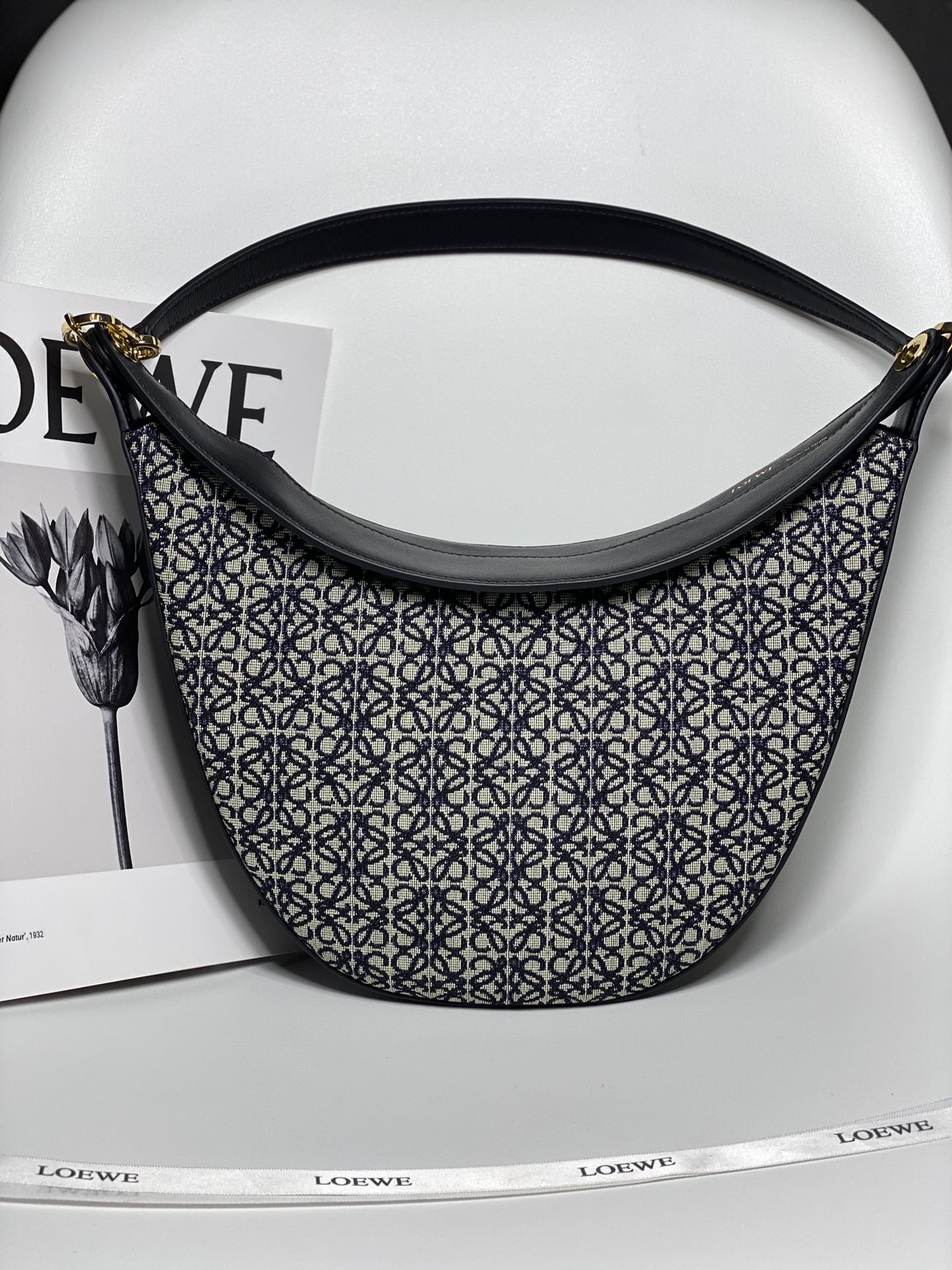 로에베 Loewe 3070 Anagram Jacquard Luna Bag