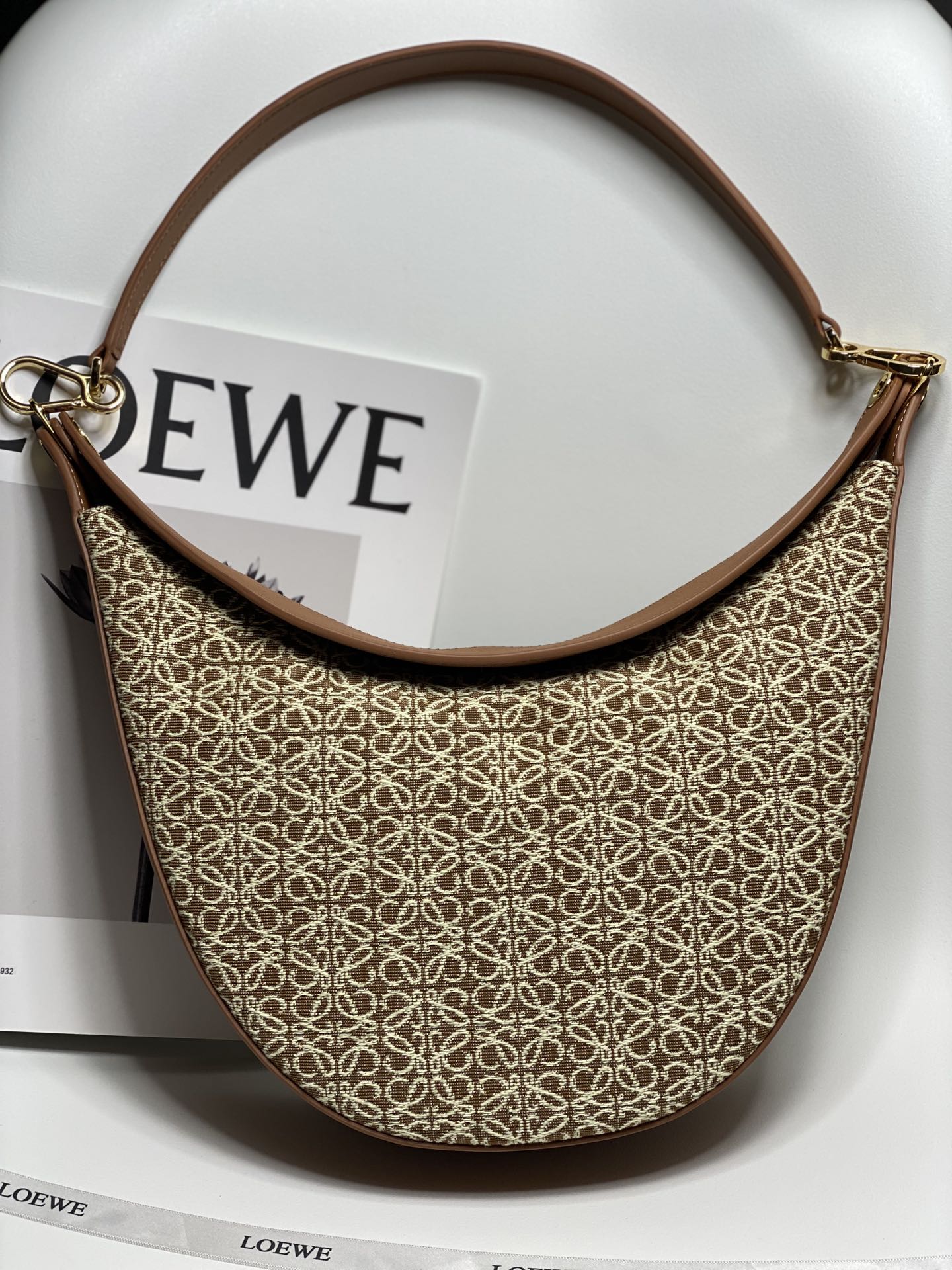 로에베 Loewe 3070 Anagram Jacquard Luna Bag