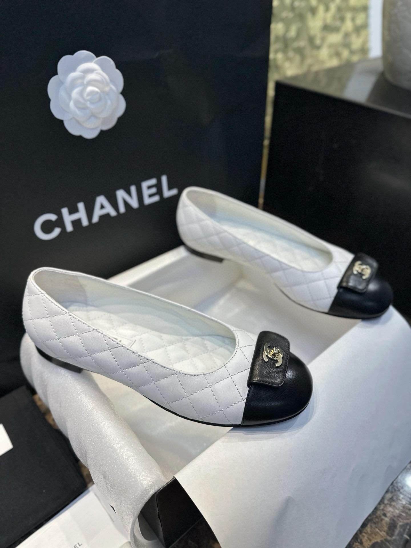 샤넬 CHANEL 24B G45879 발레리나 플랫 White