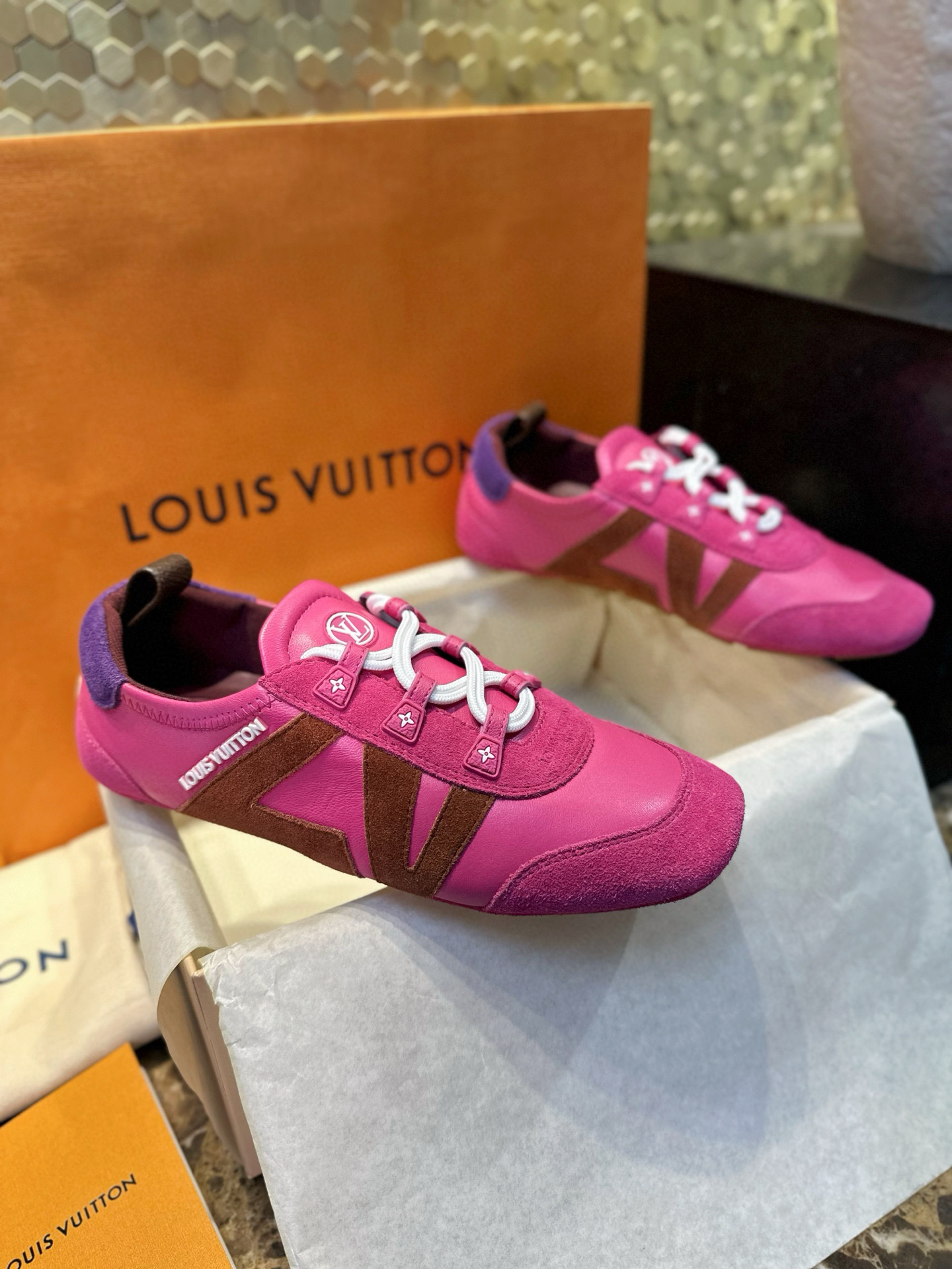 루이비통 Louis Vuitton 1AHNEC Sneakerina 스니커리나 푸시아 핑크