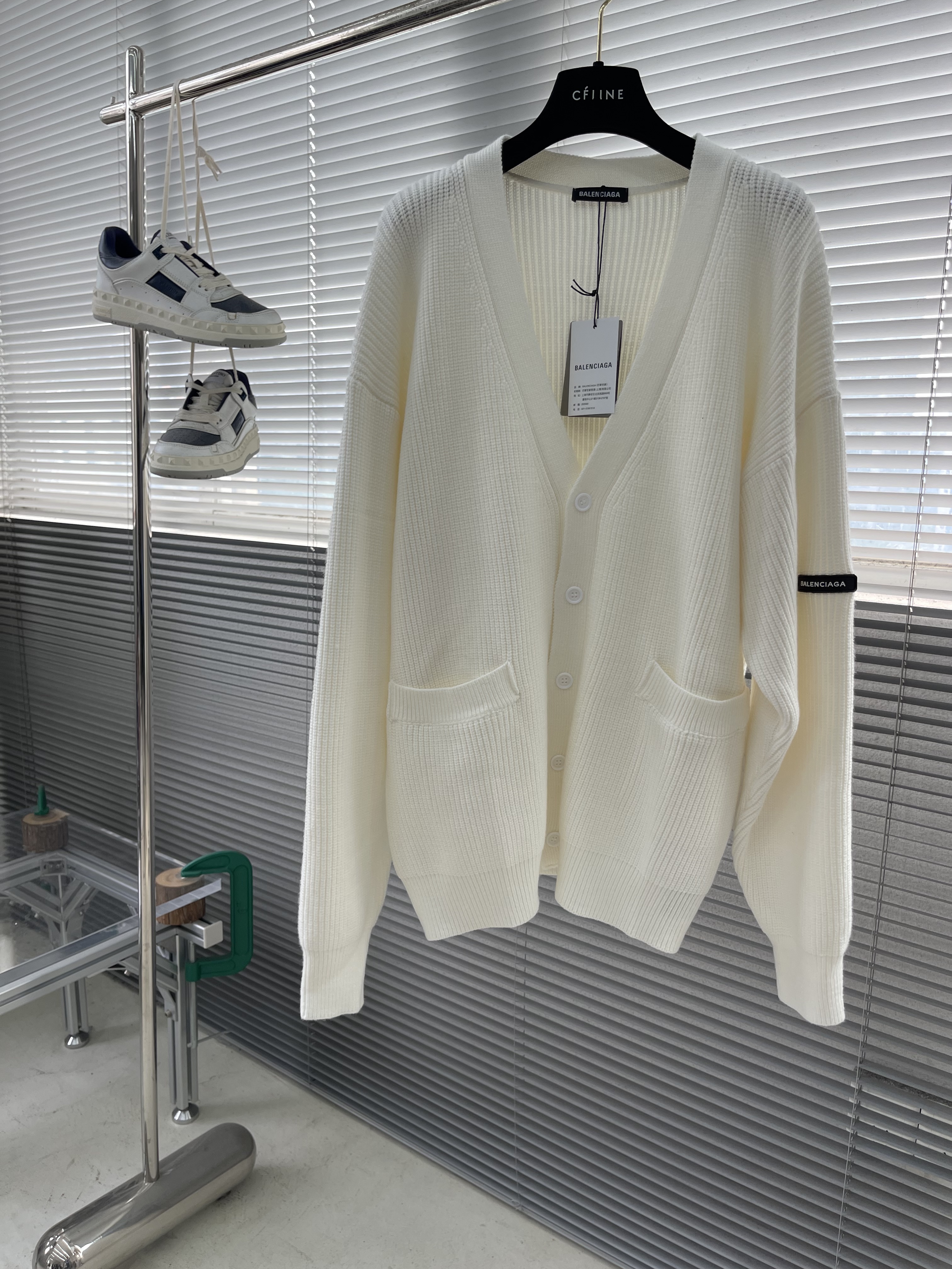 발렌시아가 Balenciaga 가디건