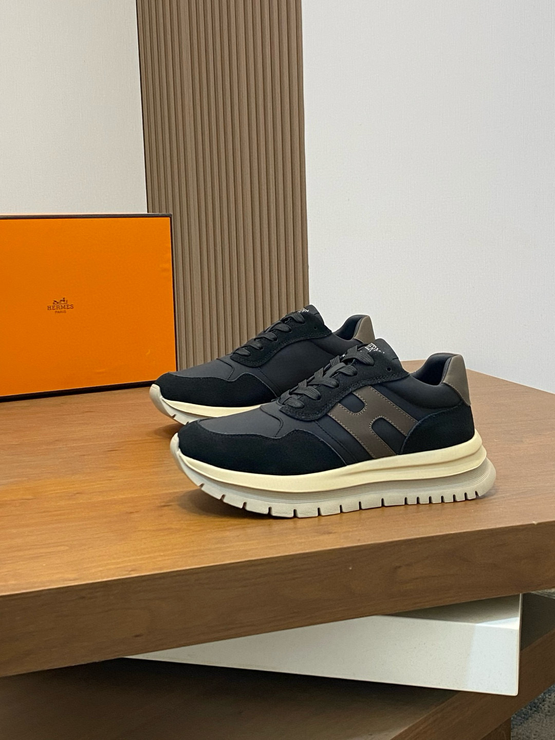 에르메스 Hermes 스니커즈