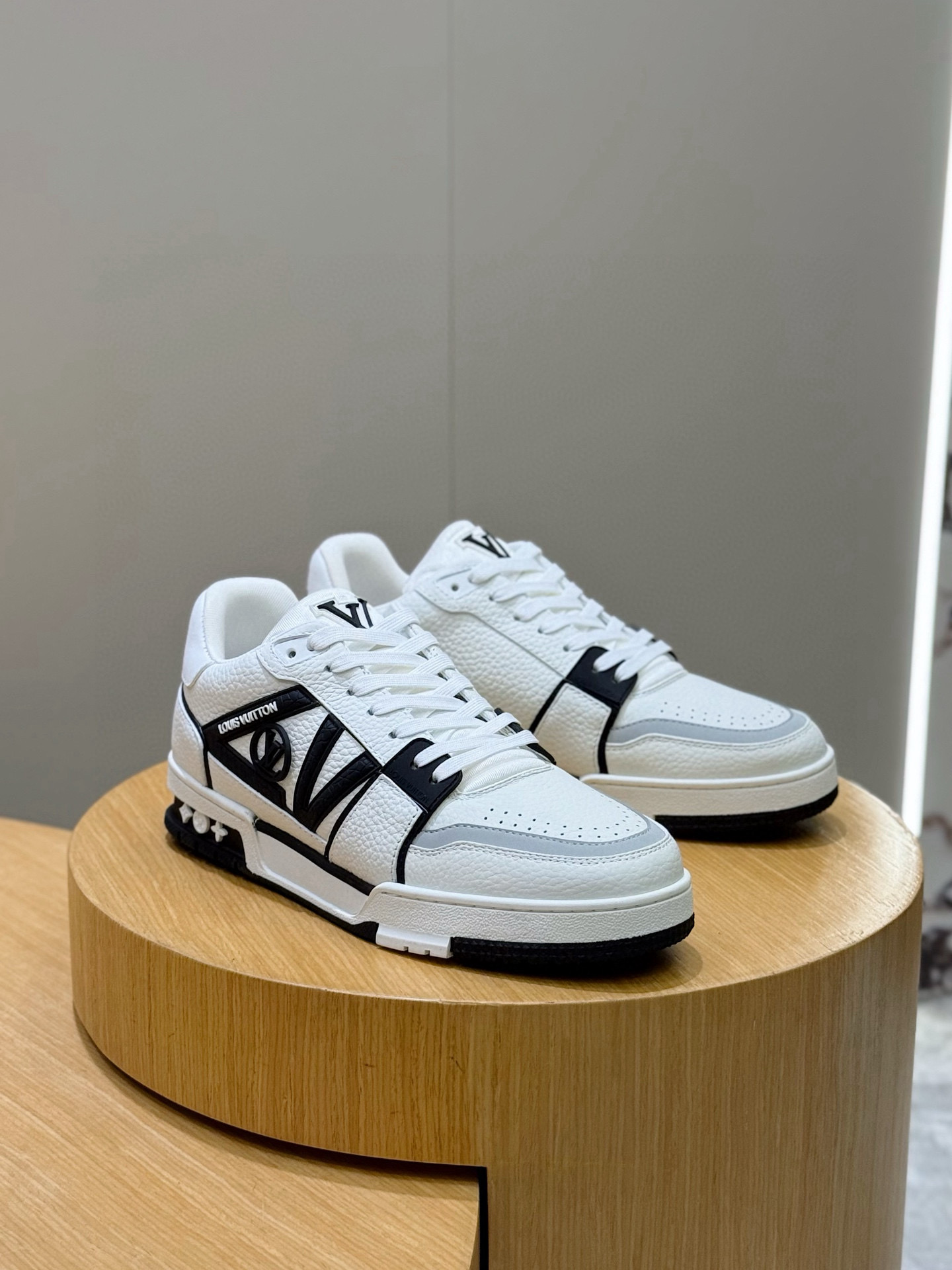 루이비통 Louis Vuitton Trainer 스니커즈