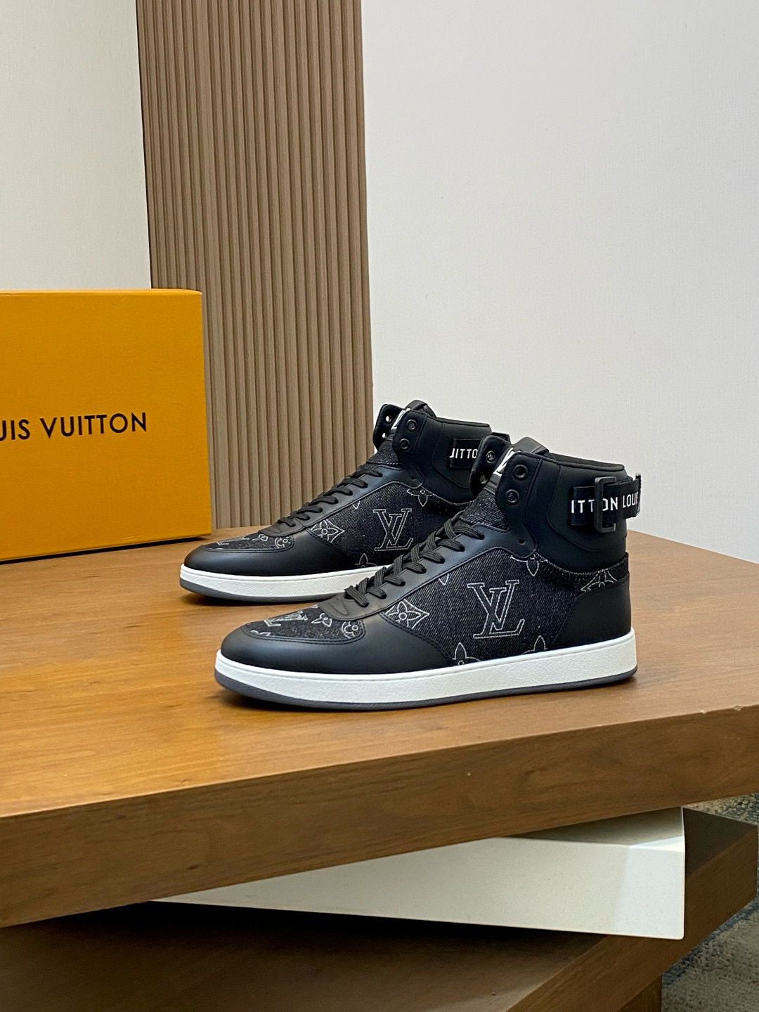 루이비통 Louis Vuitton 스니커즈