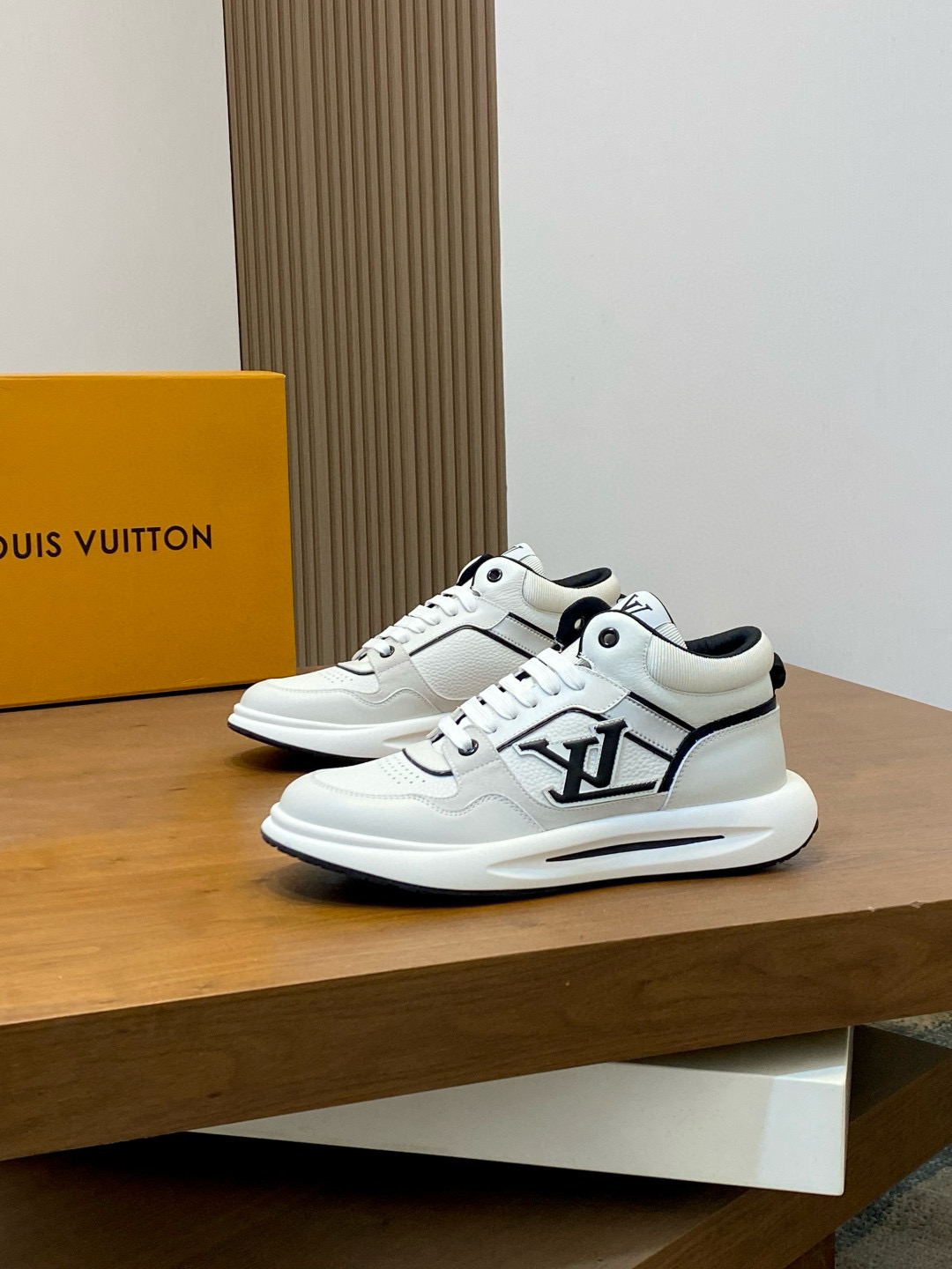 루이비통 Louis Vuitton 스니커즈