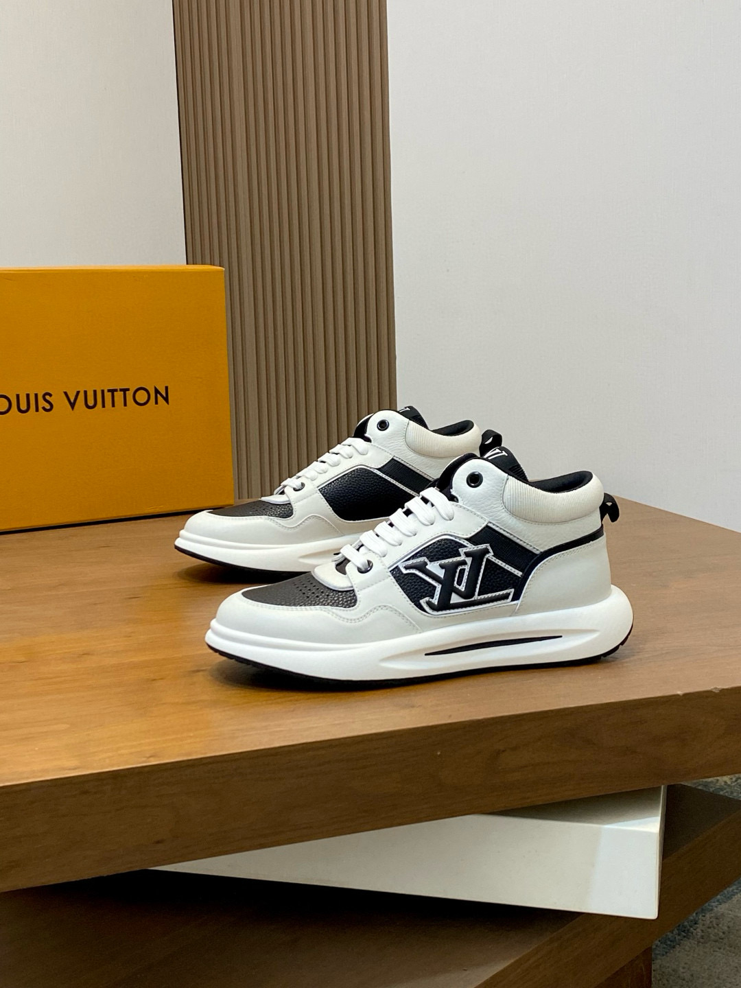 루이비통 Louis Vuitton 스니커즈