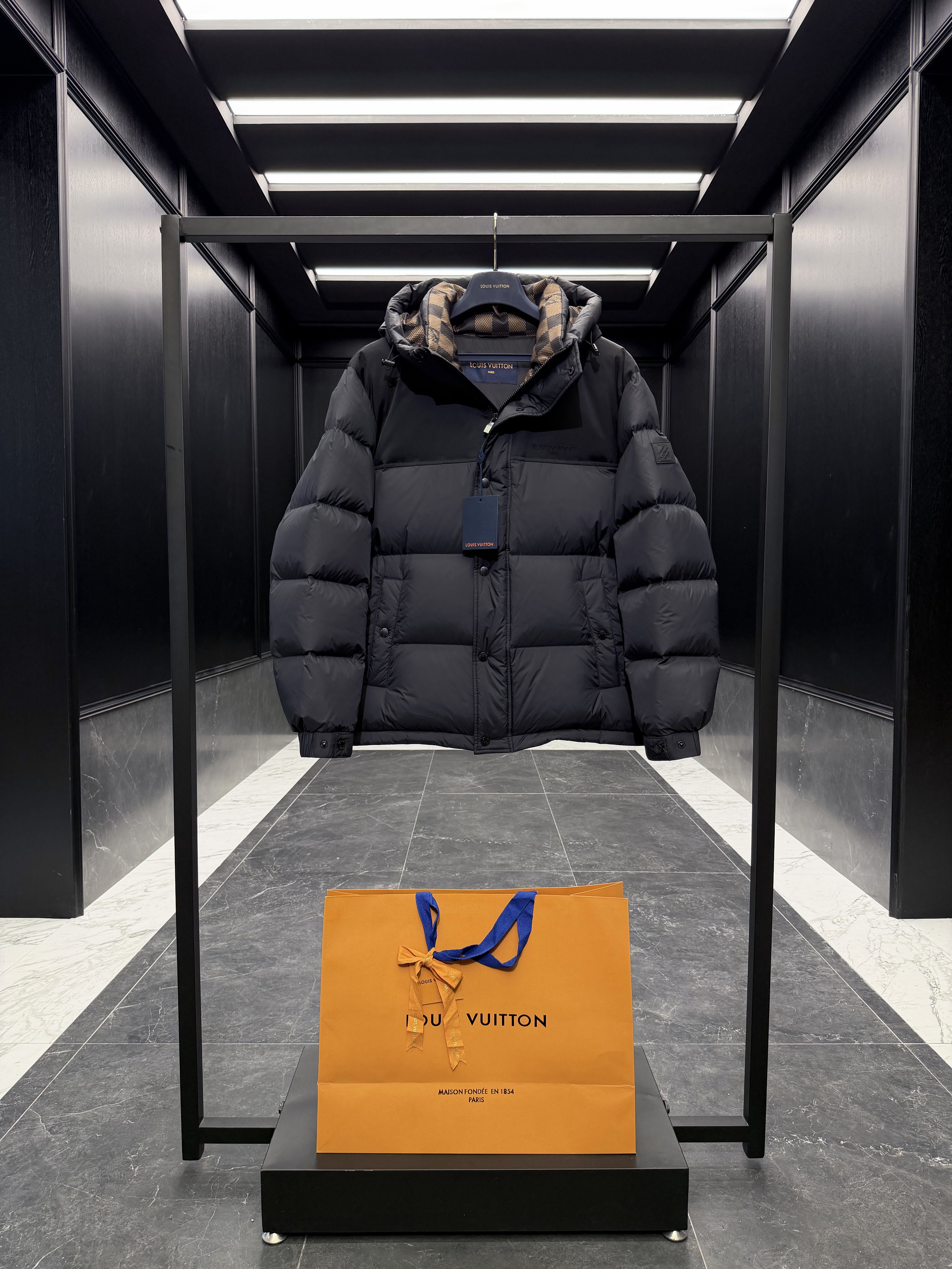 루이비통 Louis Vuitton 다운재킷