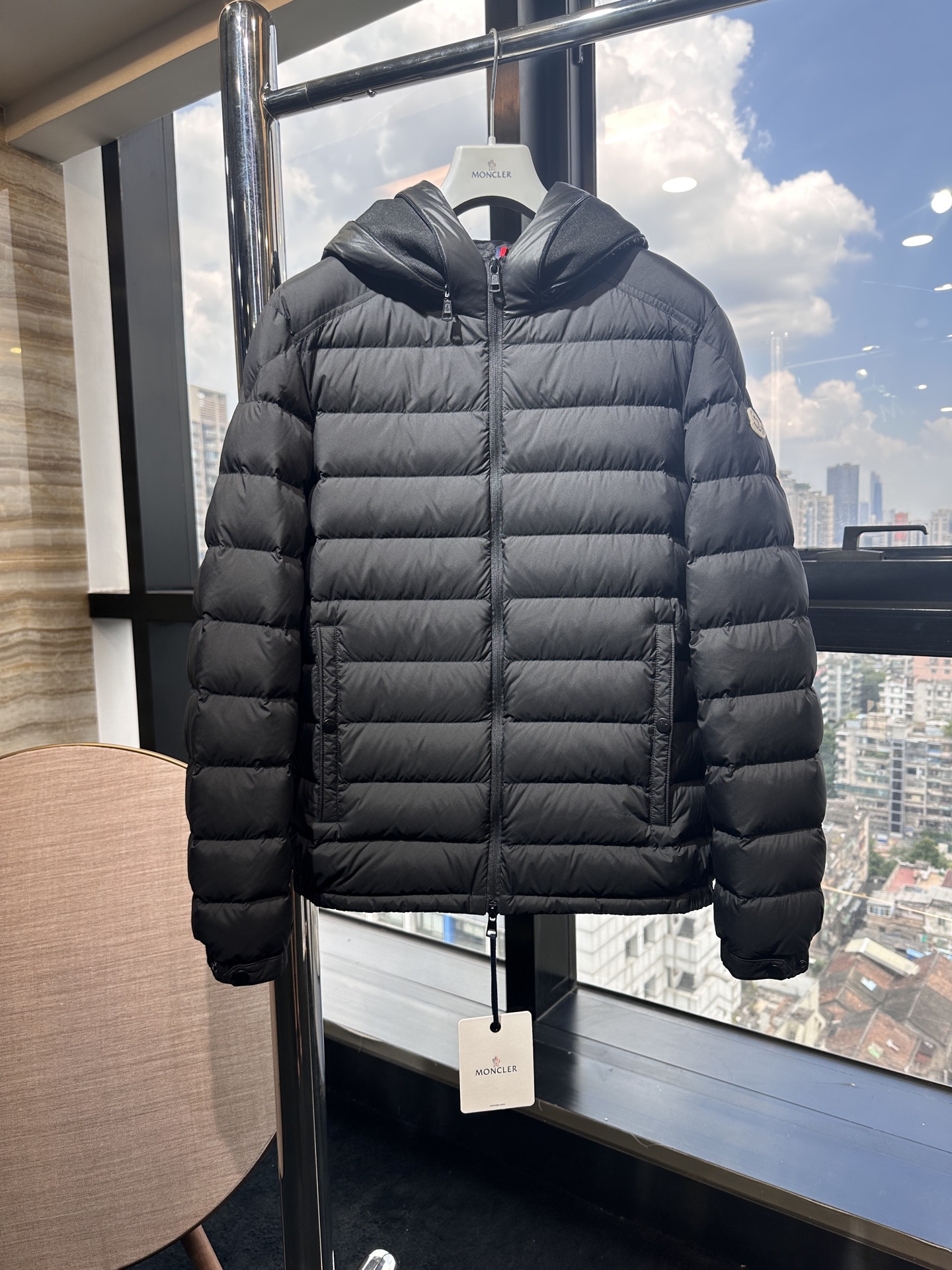 몽클레어 Moncler Chevrerie 다운재킷。