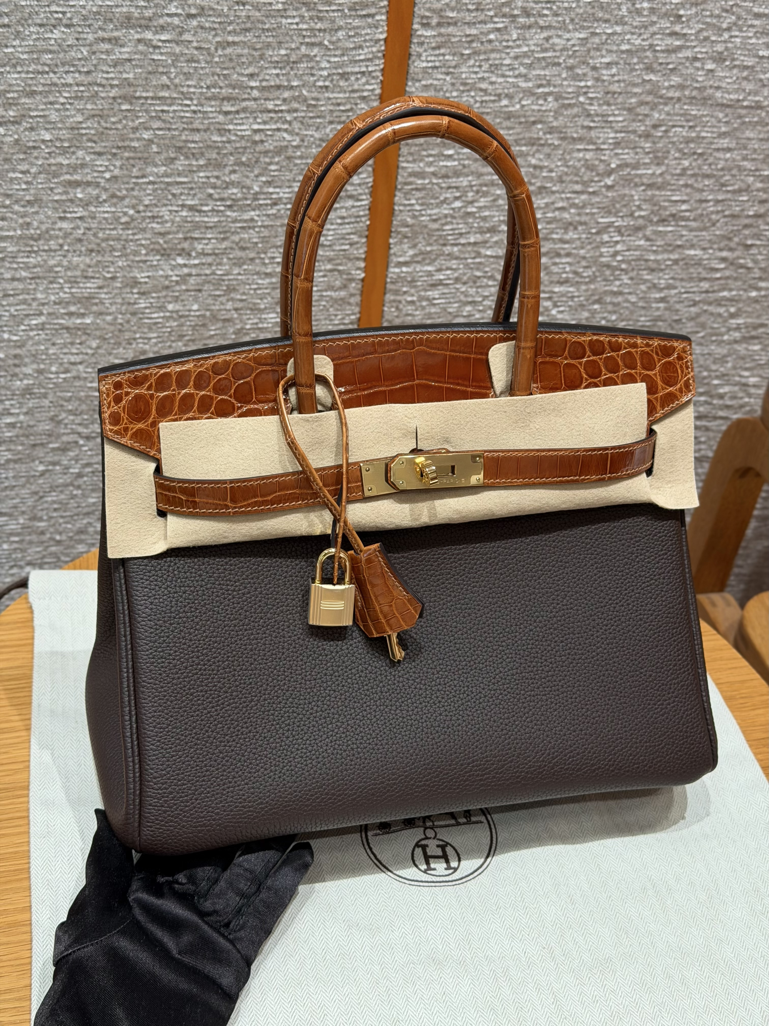 에르메스 Hermes Birkin 30cm Togo and Niloticus 47 Chocolate and 33 Miel/gold