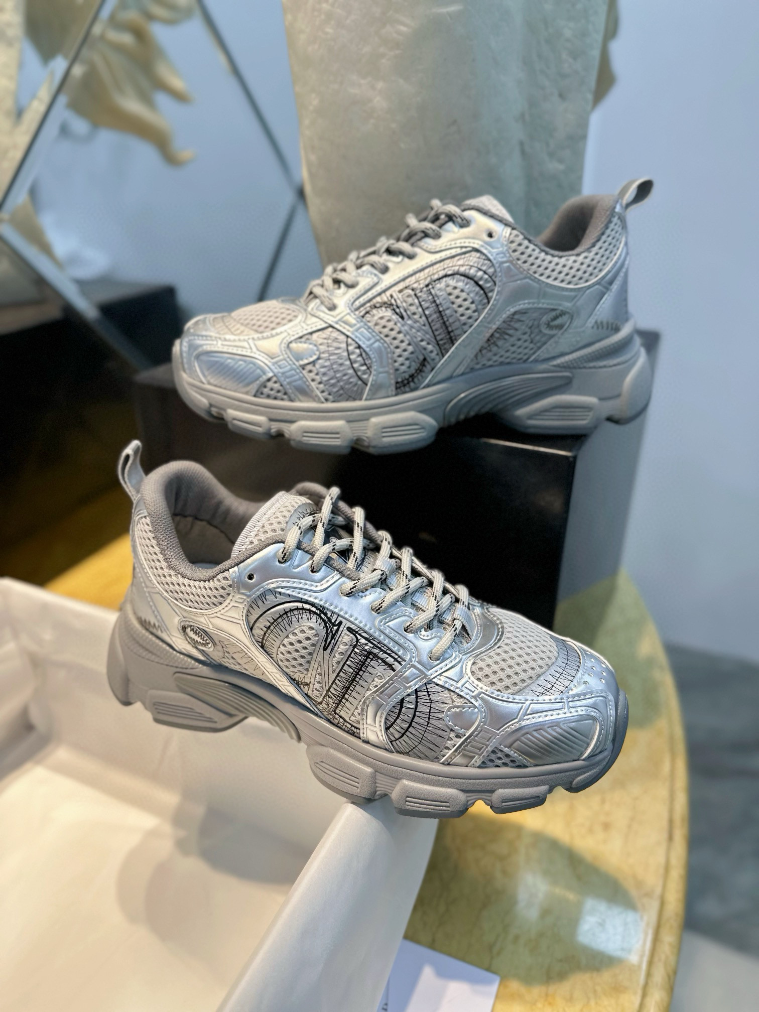 디올 Dior Chrono 스니커즈