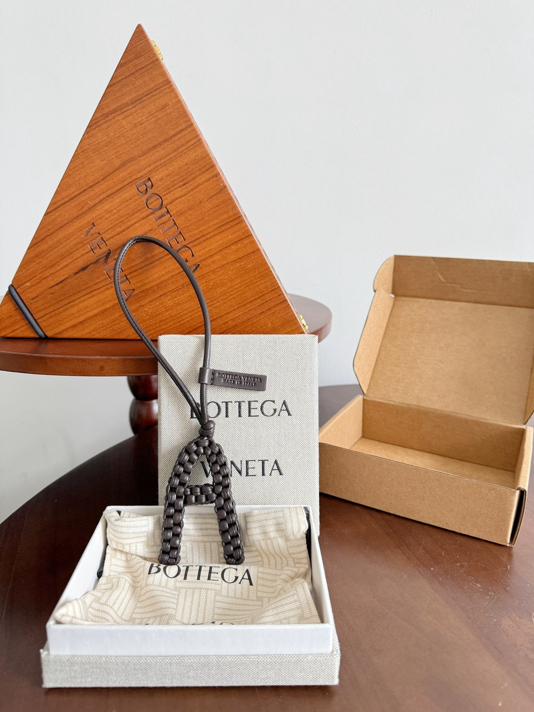 보테가베네타 Bottega Veneta 레터 A 참