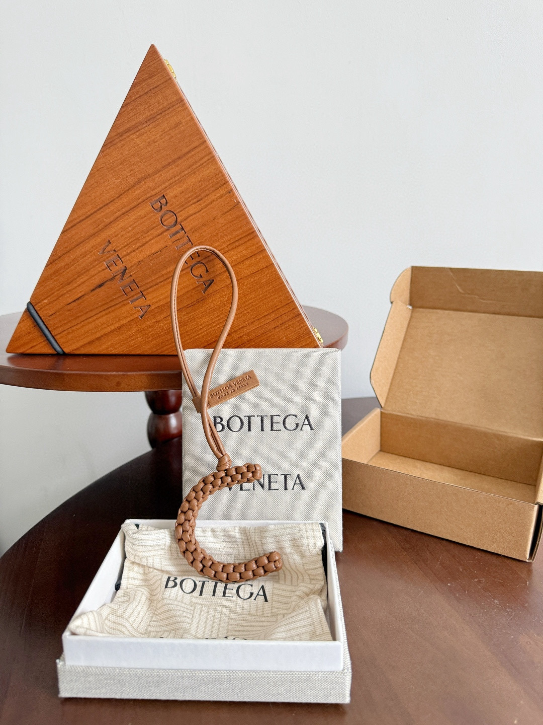 보테가베네타 Bottega Veneta 레터 C 참