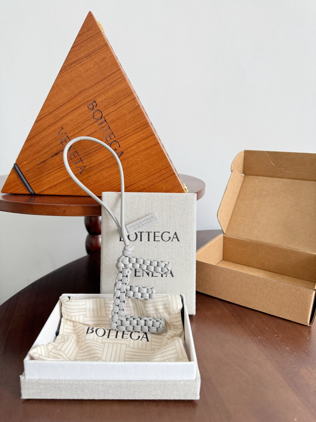 보테가베네타 Bottega Veneta 레터 E 참