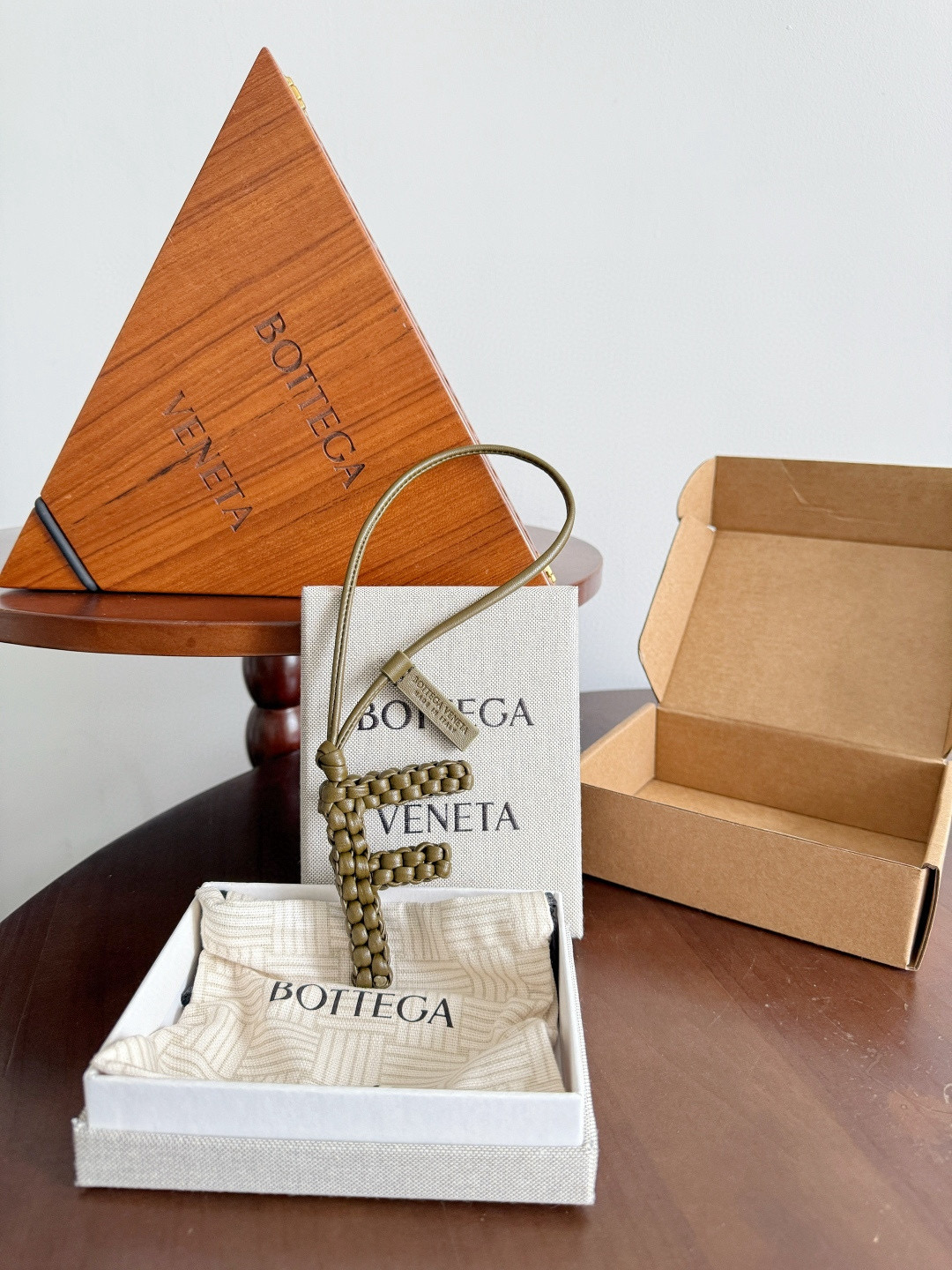 보테가베네타 Bottega Veneta 레터 F 참