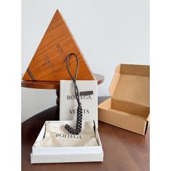 보테가베네타 Bottega Veneta 레터 J 참