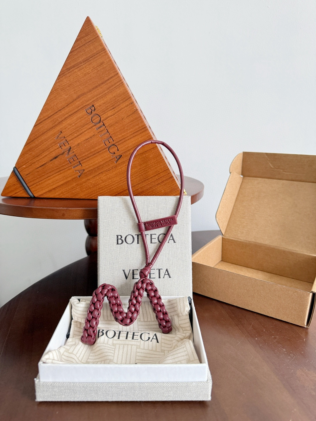 보테가베네타 Bottega Veneta 레터 M 참