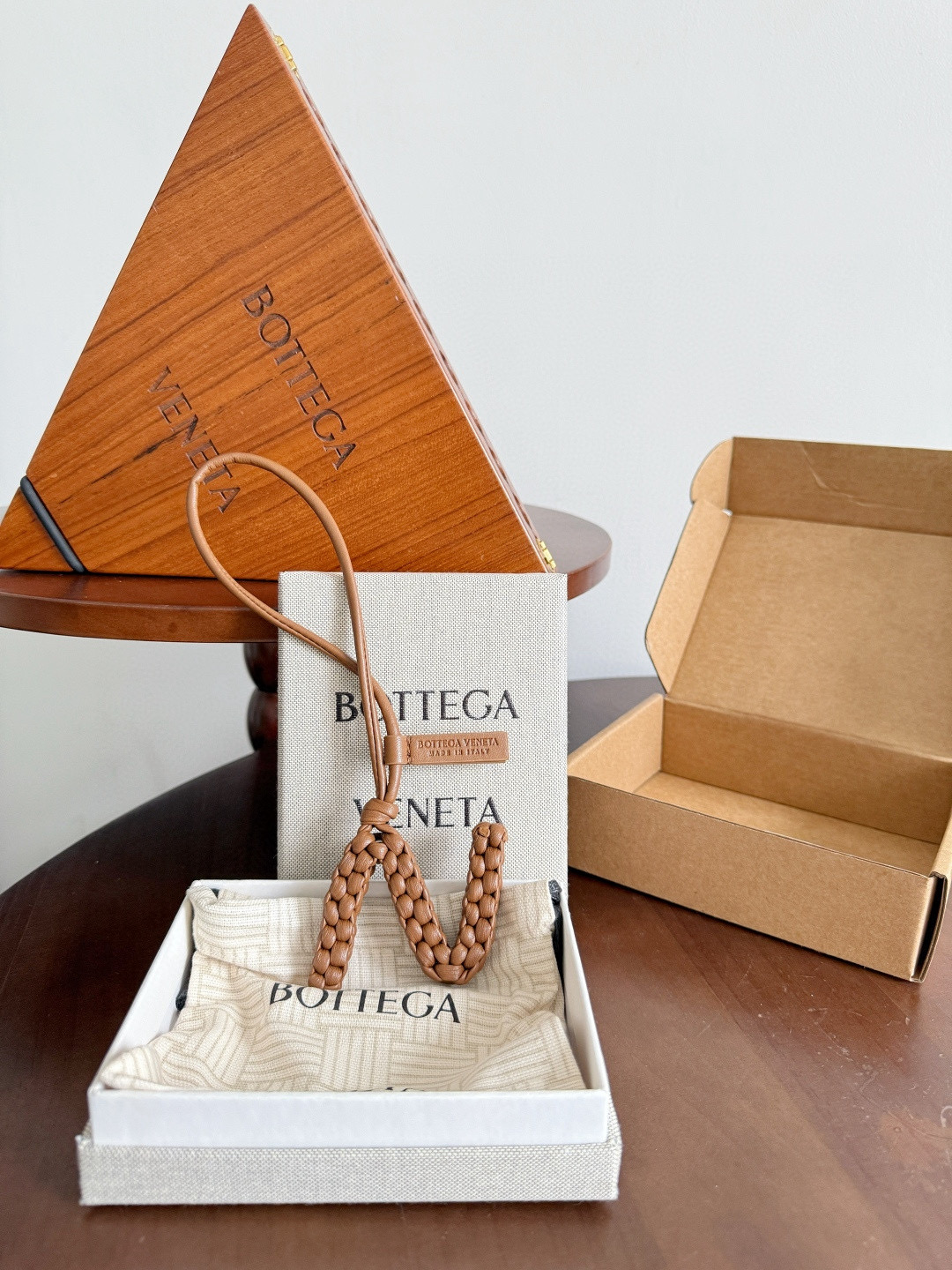 보테가베네타 Bottega Veneta 레터 N 참