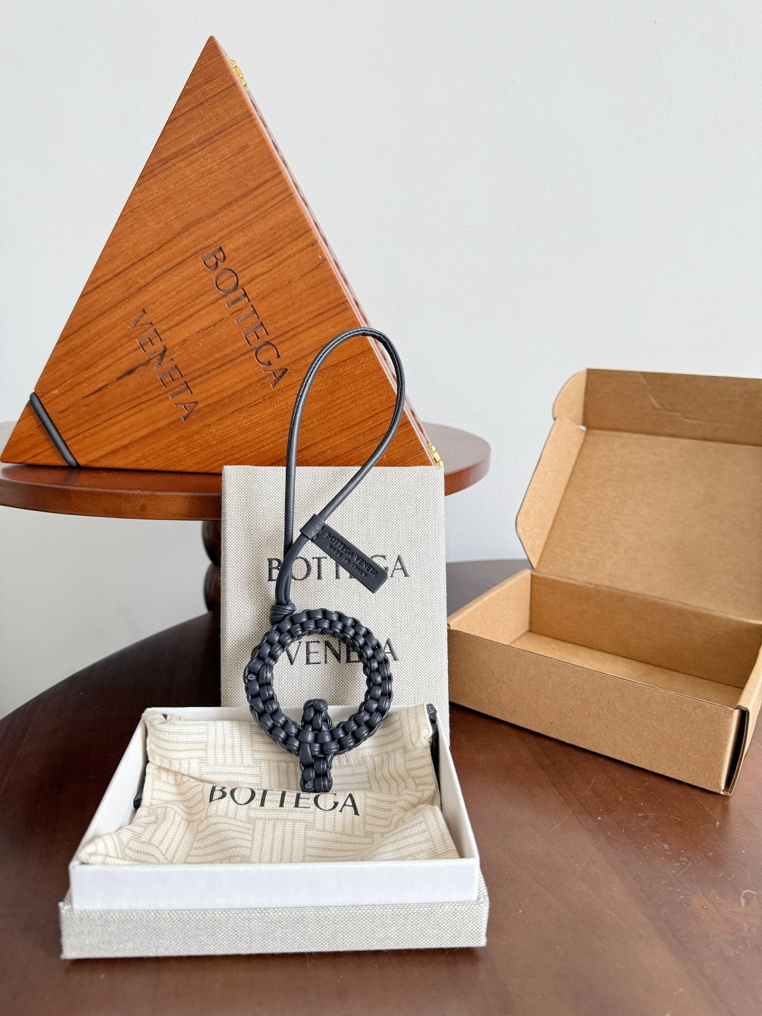 보테가베네타 Bottega Veneta 레터 Q 참