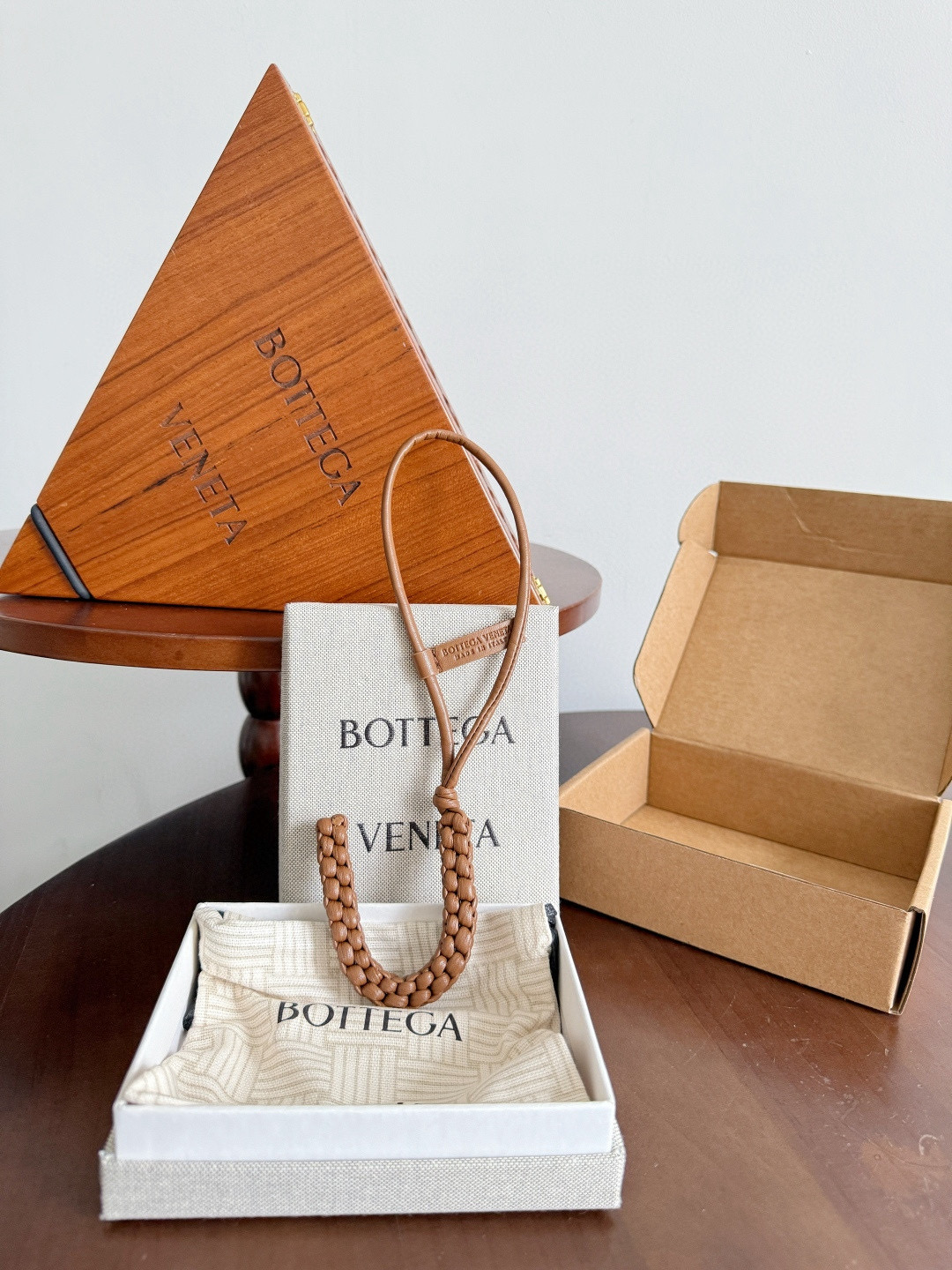 보테가베네타 Bottega Veneta 레터 U 참