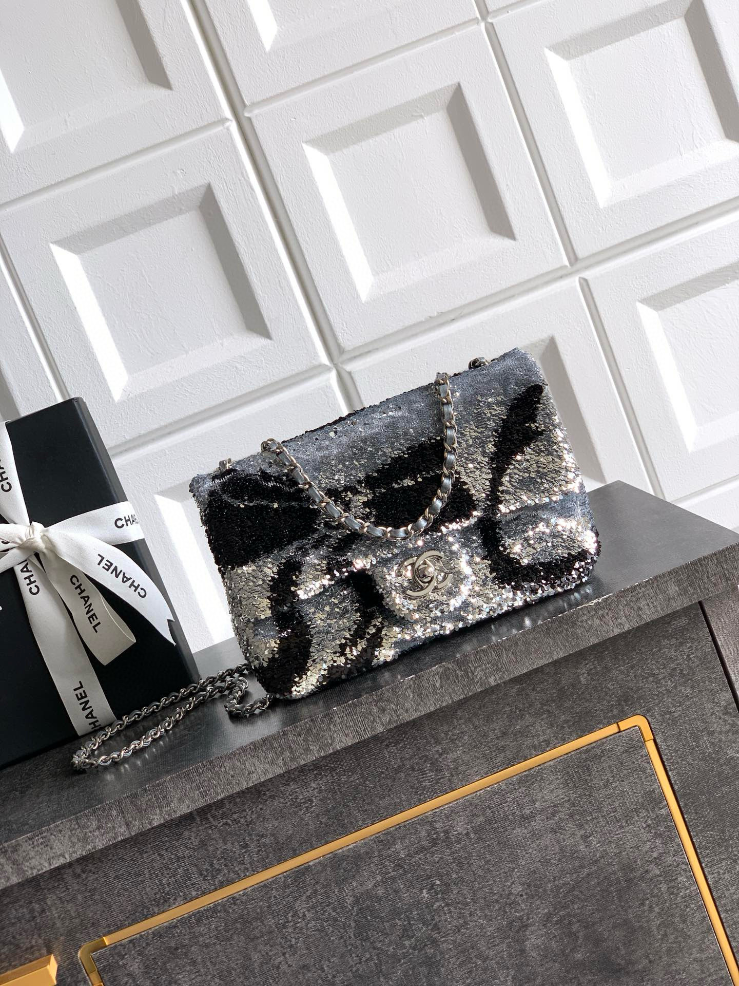 샤넬 Chanel 25k Mini Classic Flap Bag 20cm