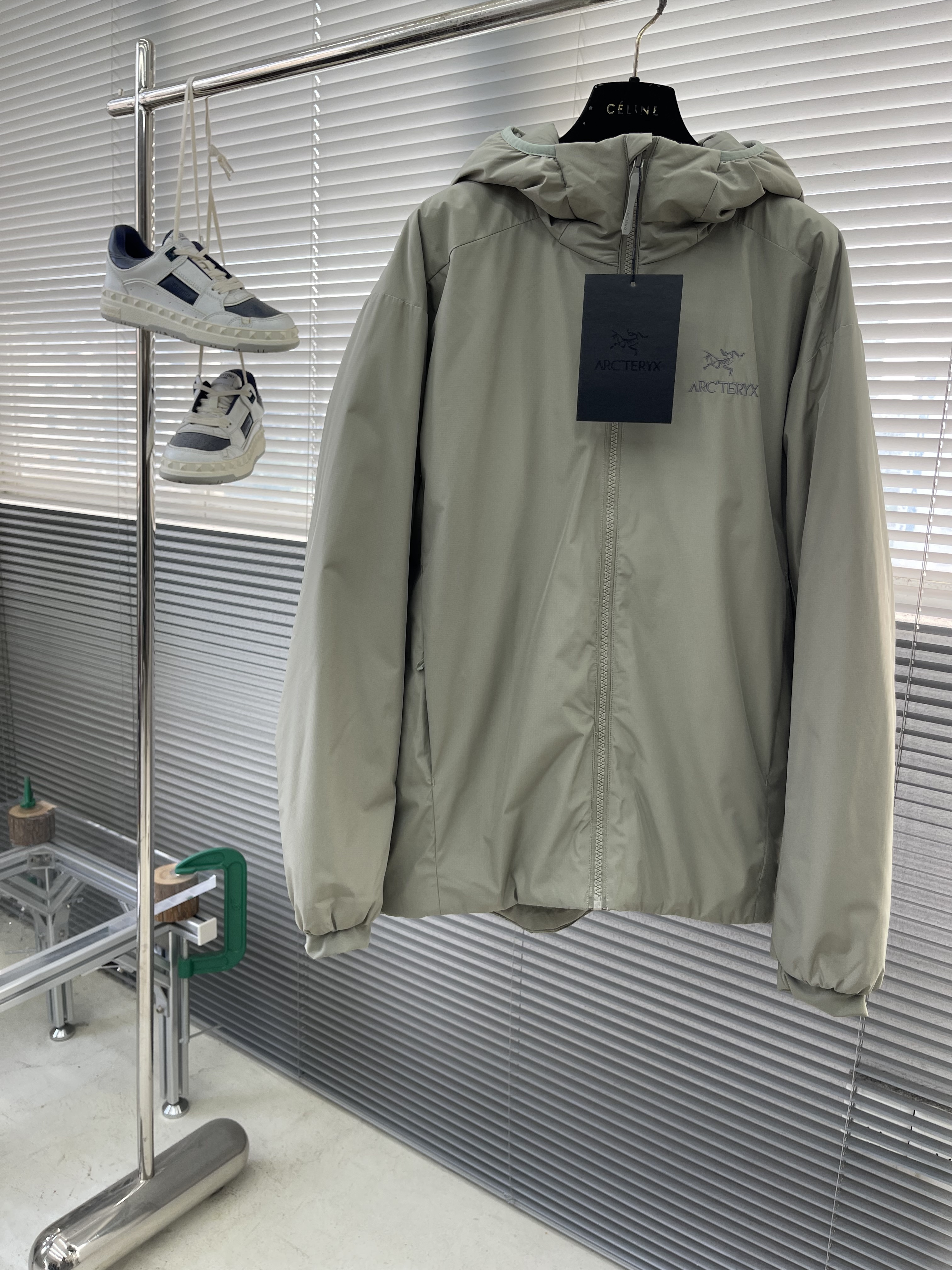 아크테릭스 ARC'TERYX Atom AR Hoody 패딩