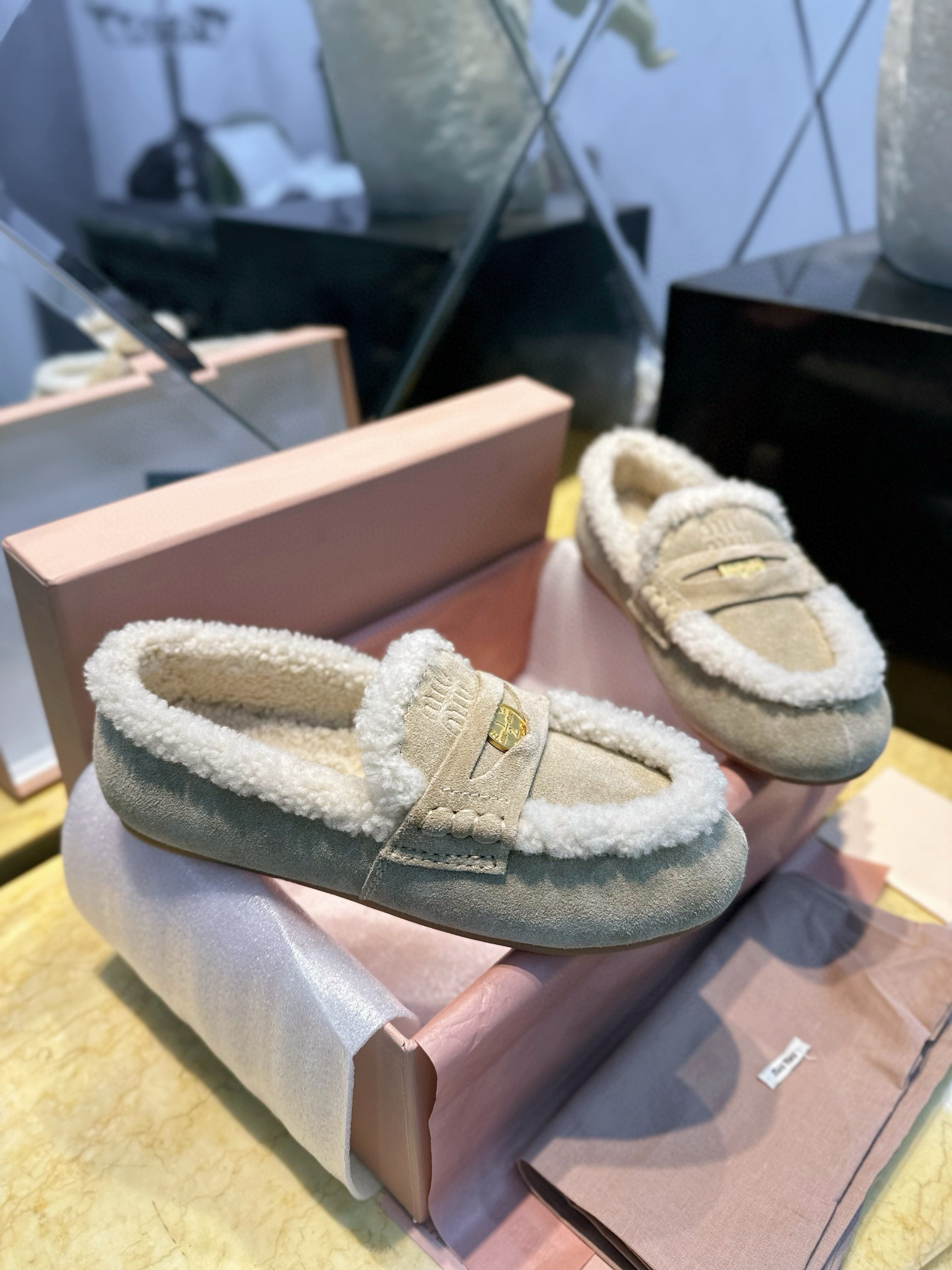 미우 미우 Miu Miu 스웨이드 로퍼