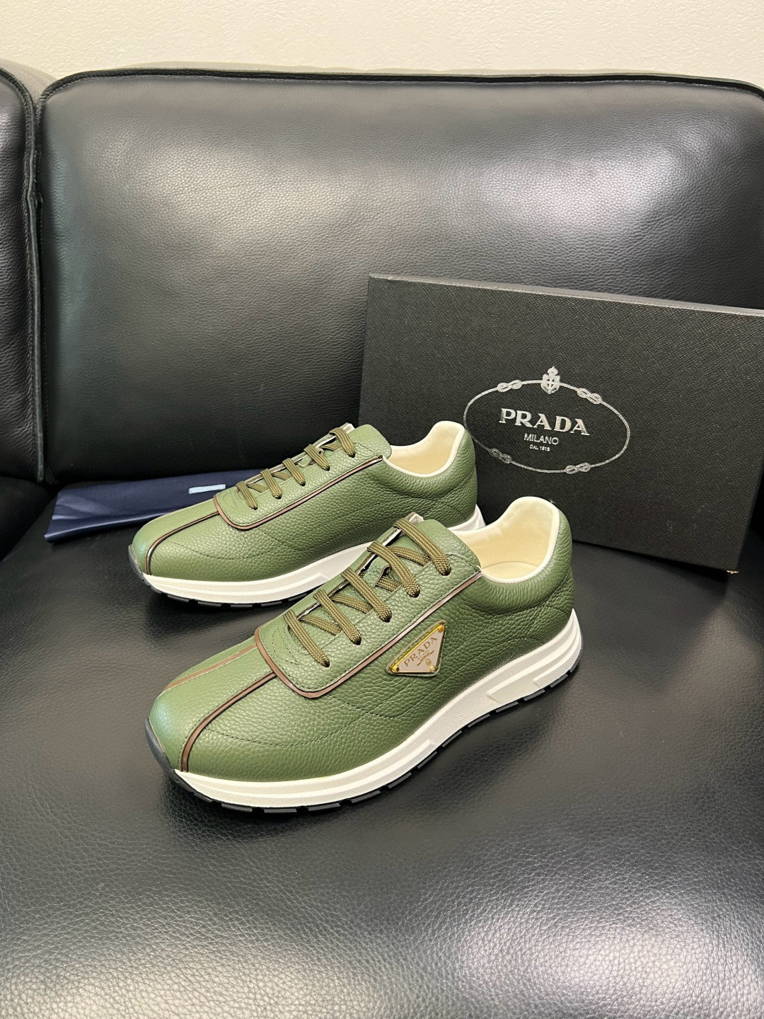 프라다 Prada 스니커즈