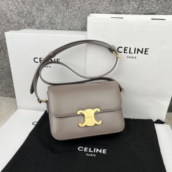 셀린느 Celine 188423 Teen Triomphe Bag in Shiny Calfskin 18.5cm