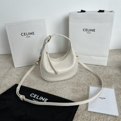 셀린느 Celine 120723 Teen Lulu in Grained Calfskin
