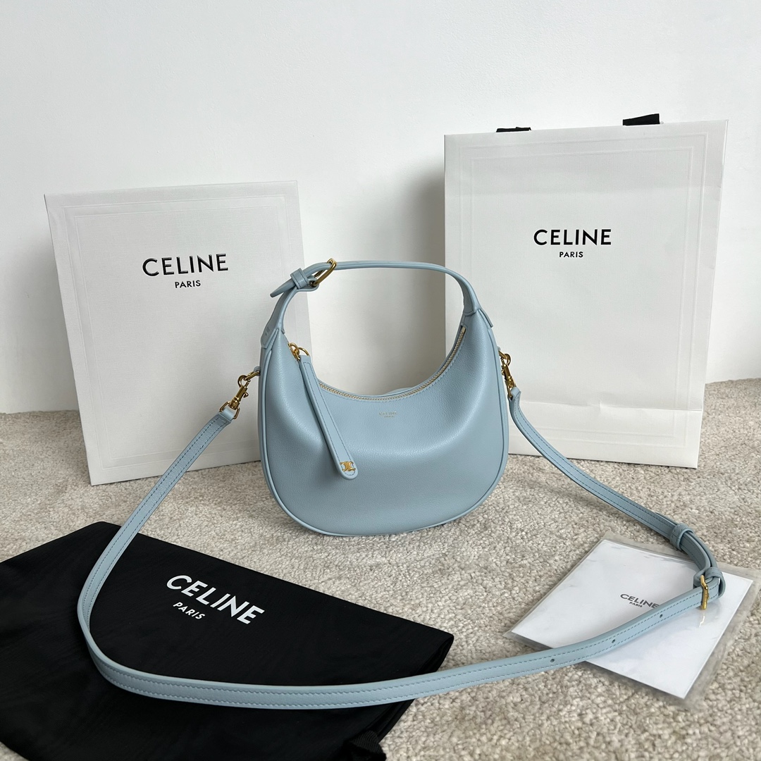 셀린느 Celine 120723 Teen Lulu in Grained Calfskin