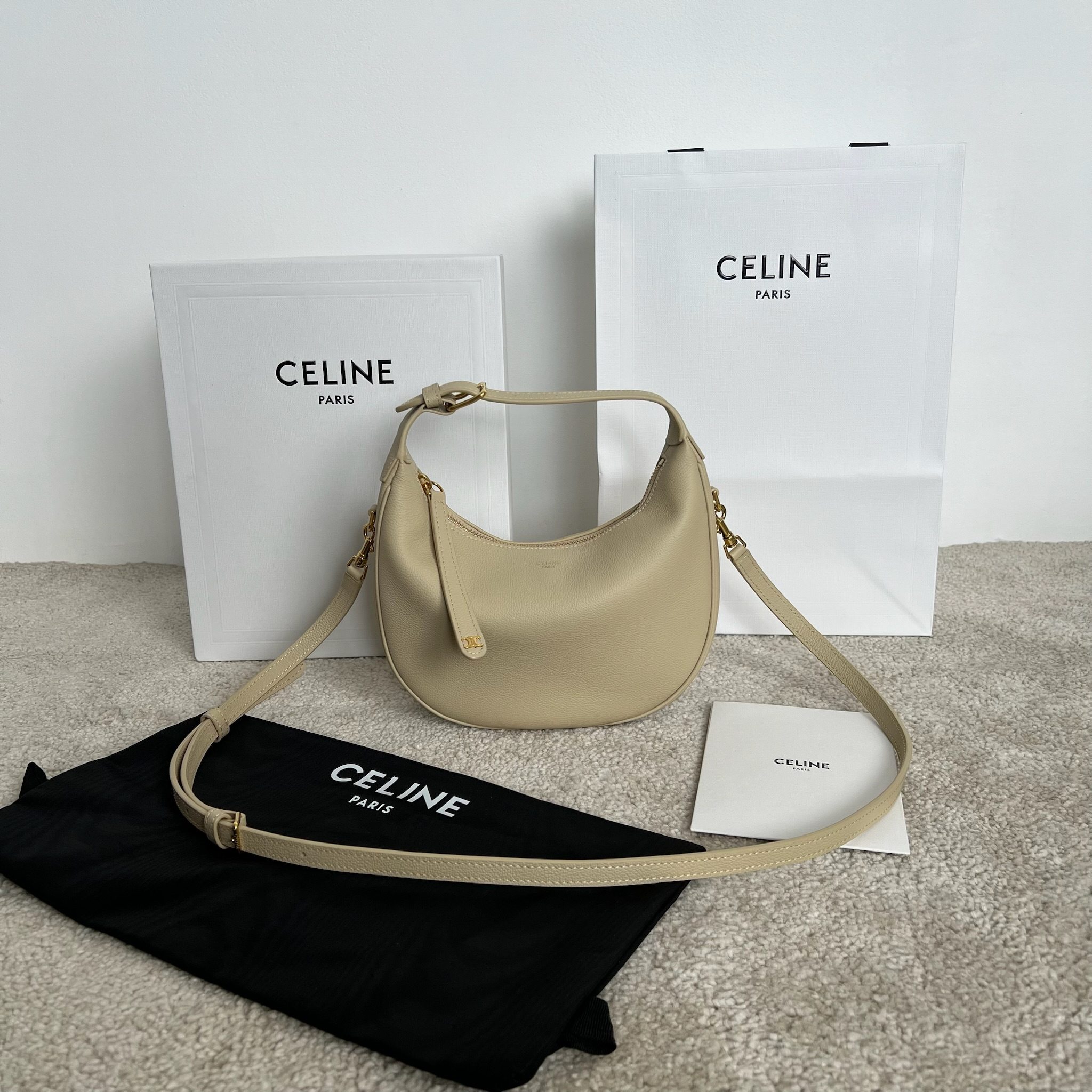 셀린느 Celine 120723 Teen Lulu in Grained Calfskin