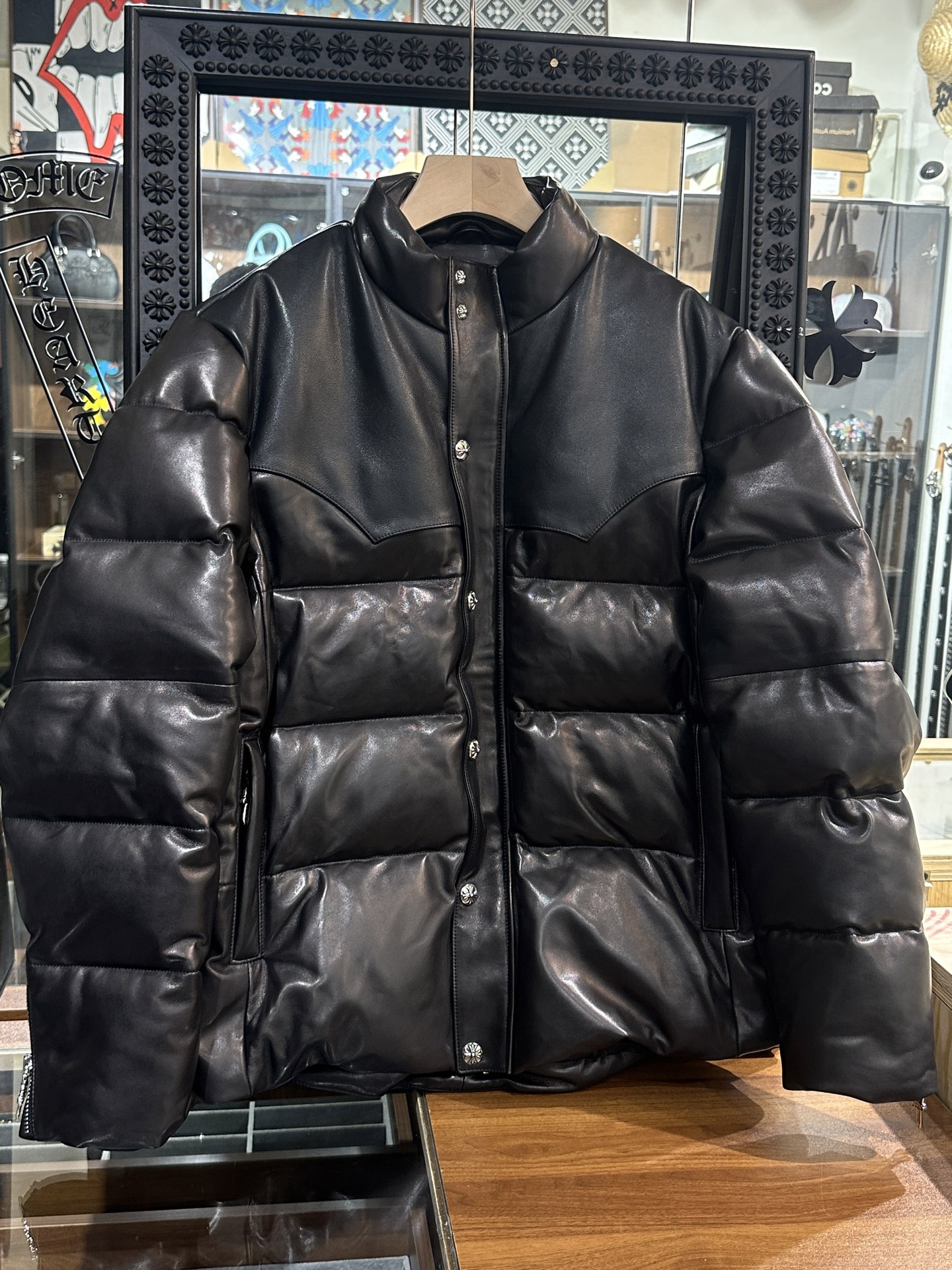 크롬하츠 Chrome Hearts 레더 다운