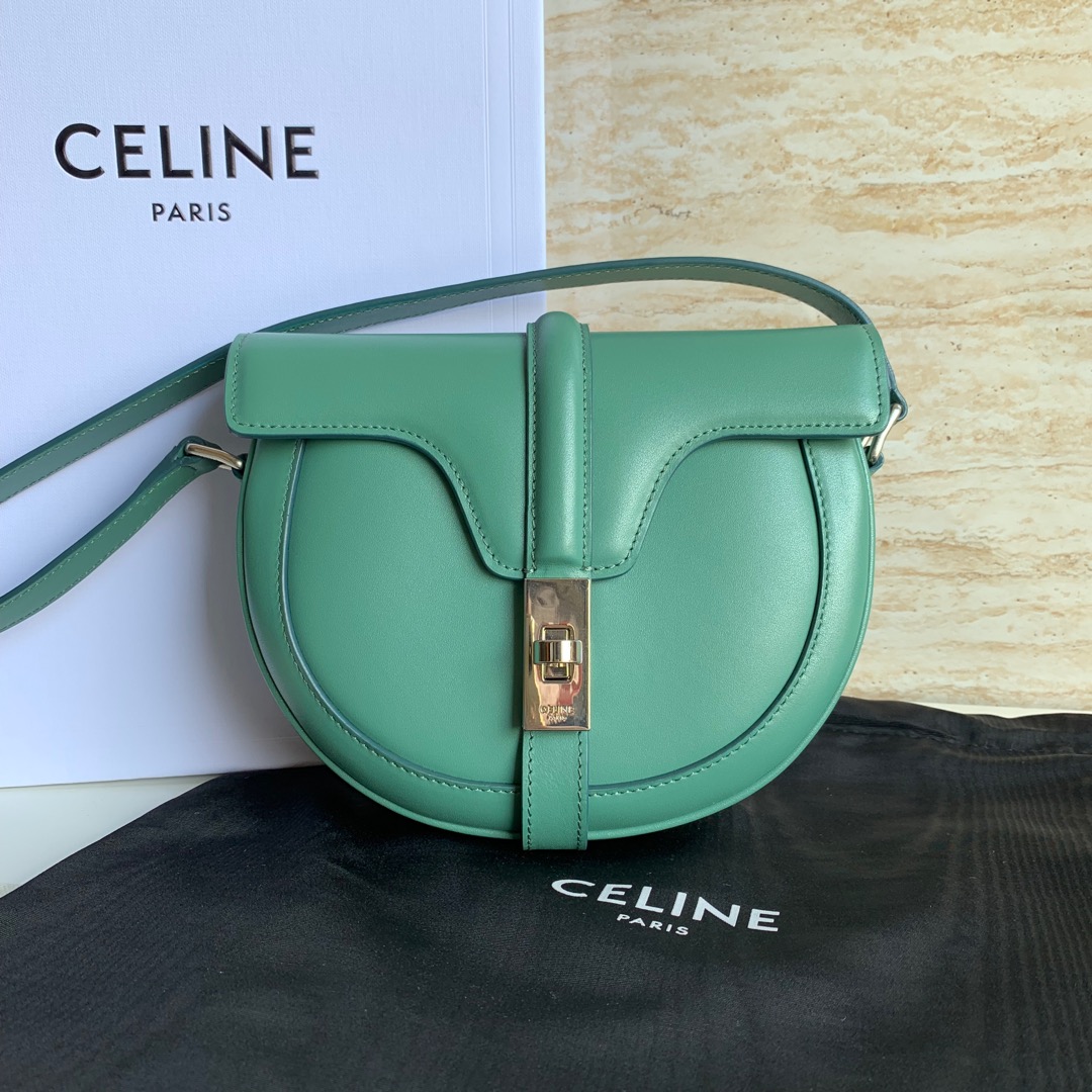 셀린느 Celine 188013 Small Besace 16 Bag in Natural Calfskin 19cm