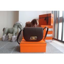 셀린느 Celine 193123 Medium Maillon Triomphe Bag in Natural Calfskin 23cm