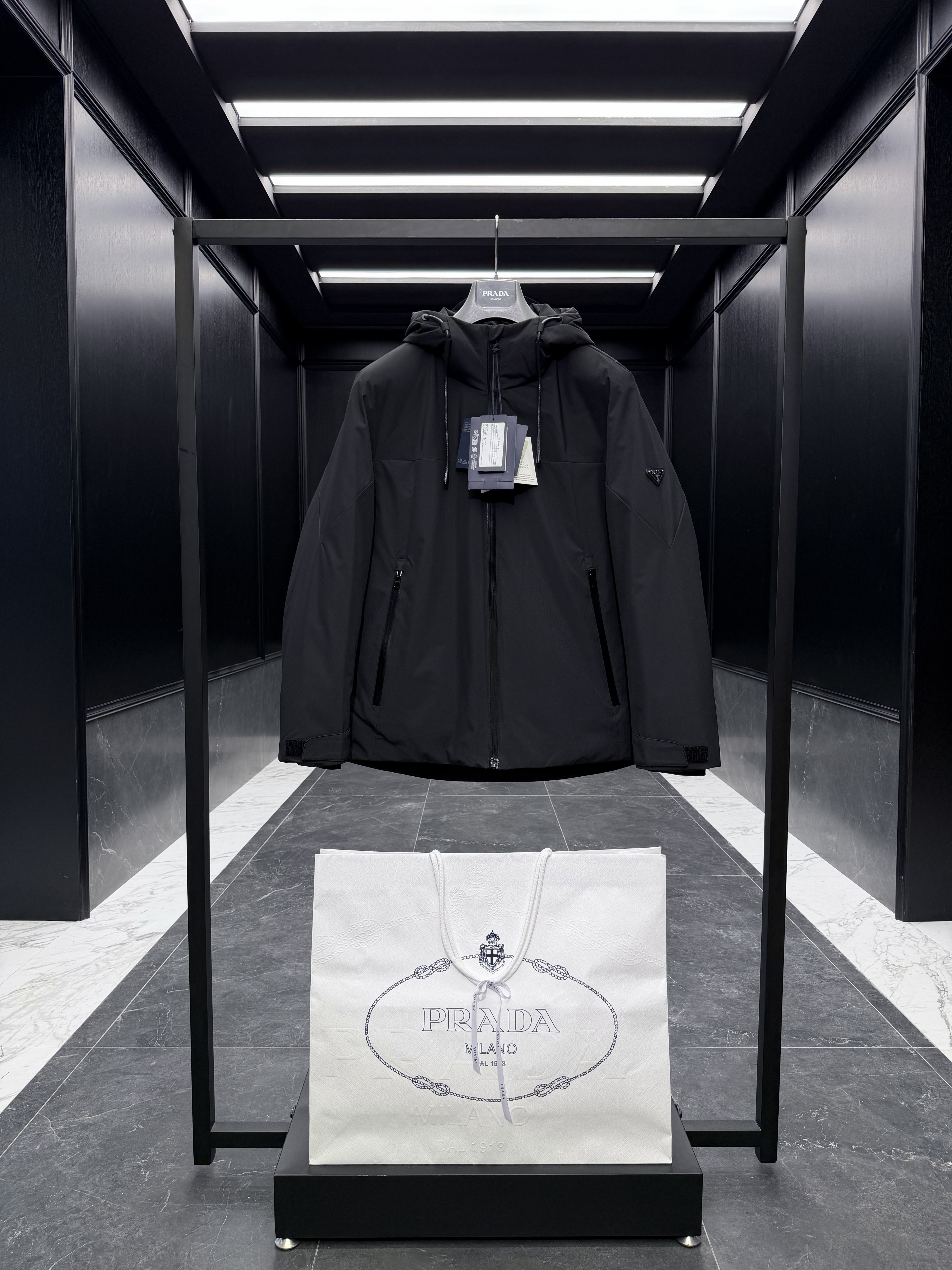 프라다 Prada 다운재킷 2977