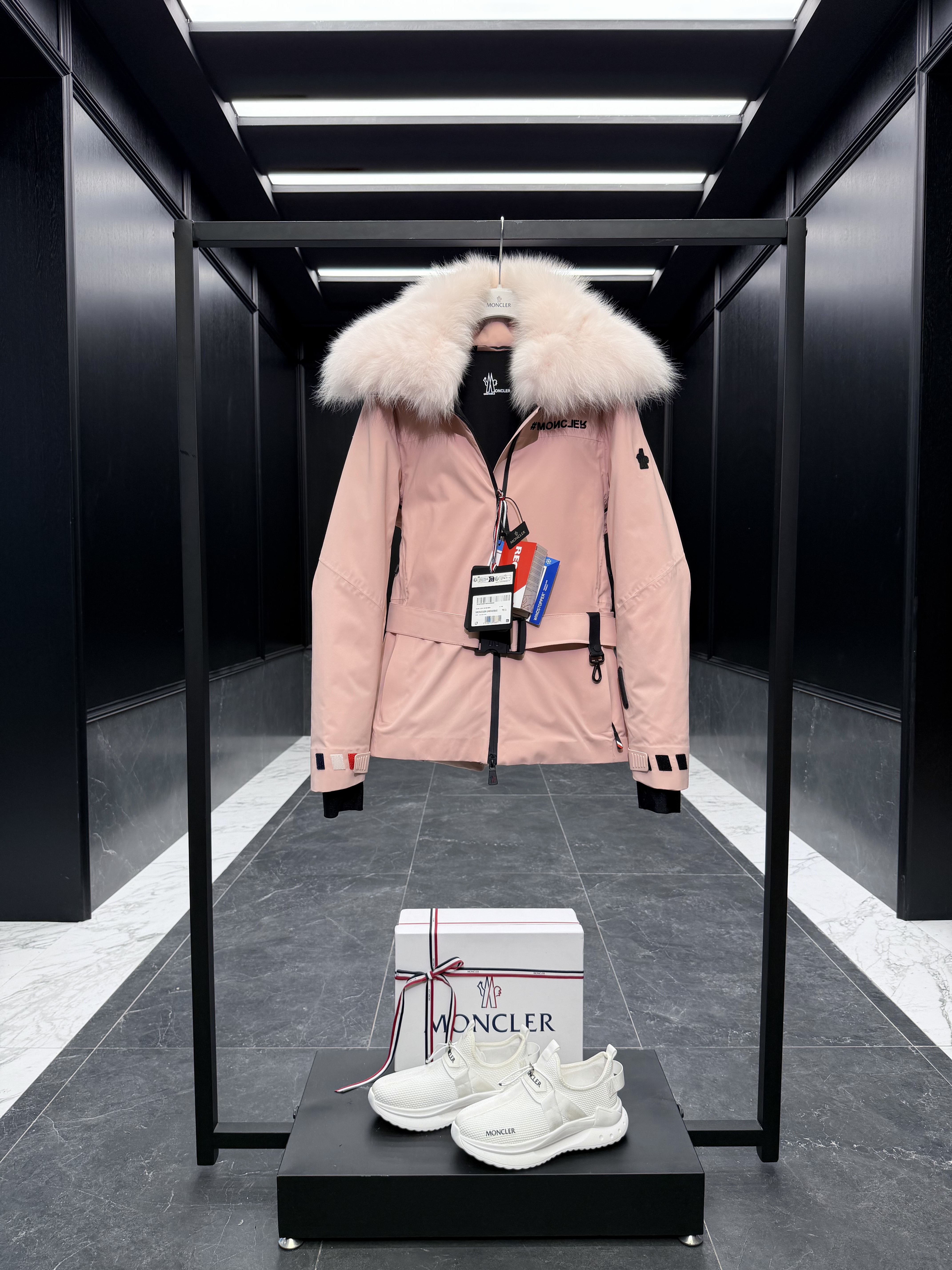 몽클레어 Moncler Grenoble 스키다운 2999。