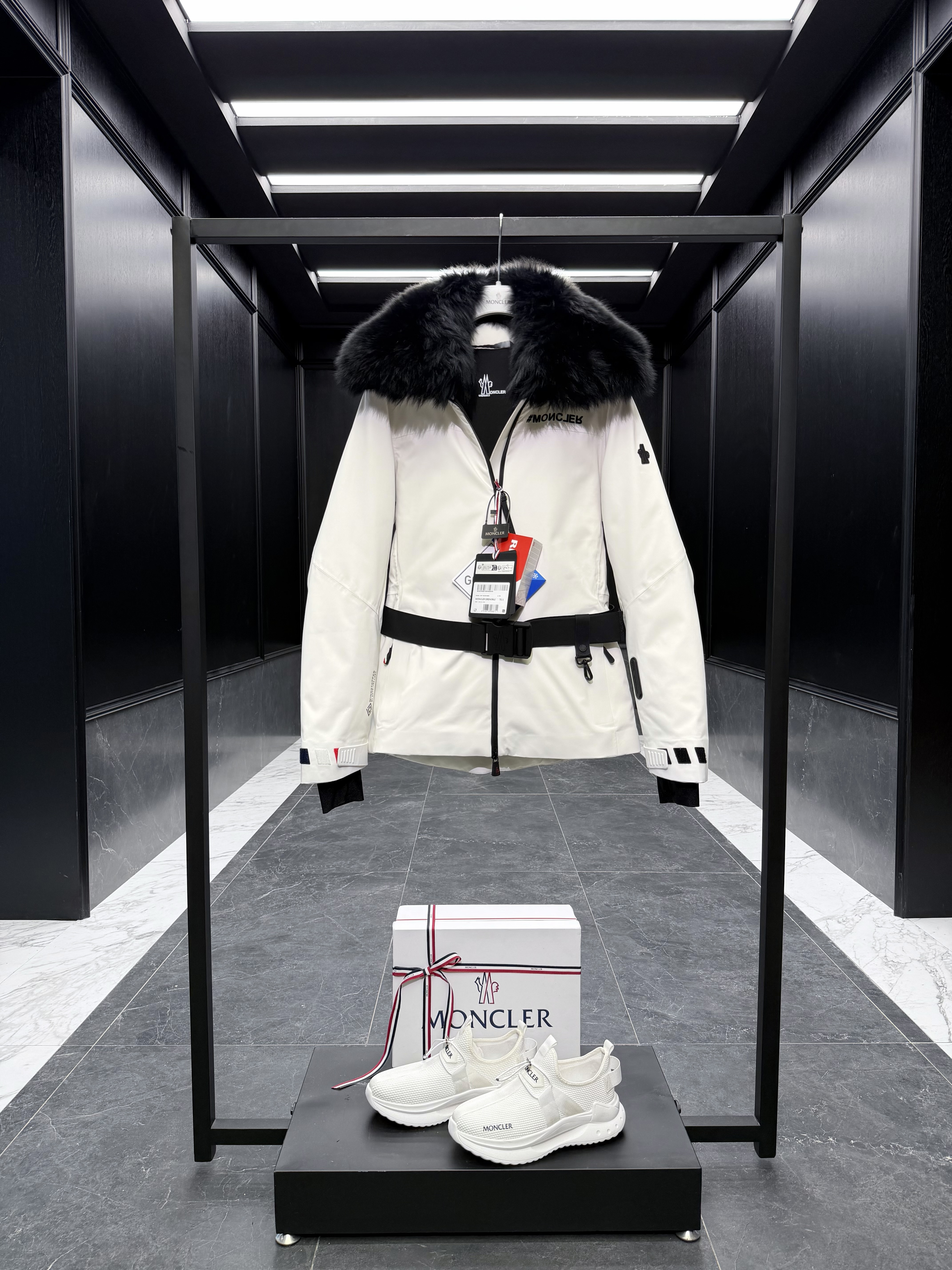 몽클레어 Moncler Grenoble 스키다운 2999。