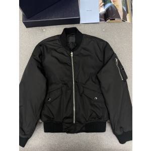 프라다 Prada 패딩.