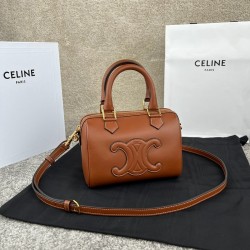 셀린느 Celine 113773 Small Boston Cuir Triomphe in Smooth Calfskin 20cm