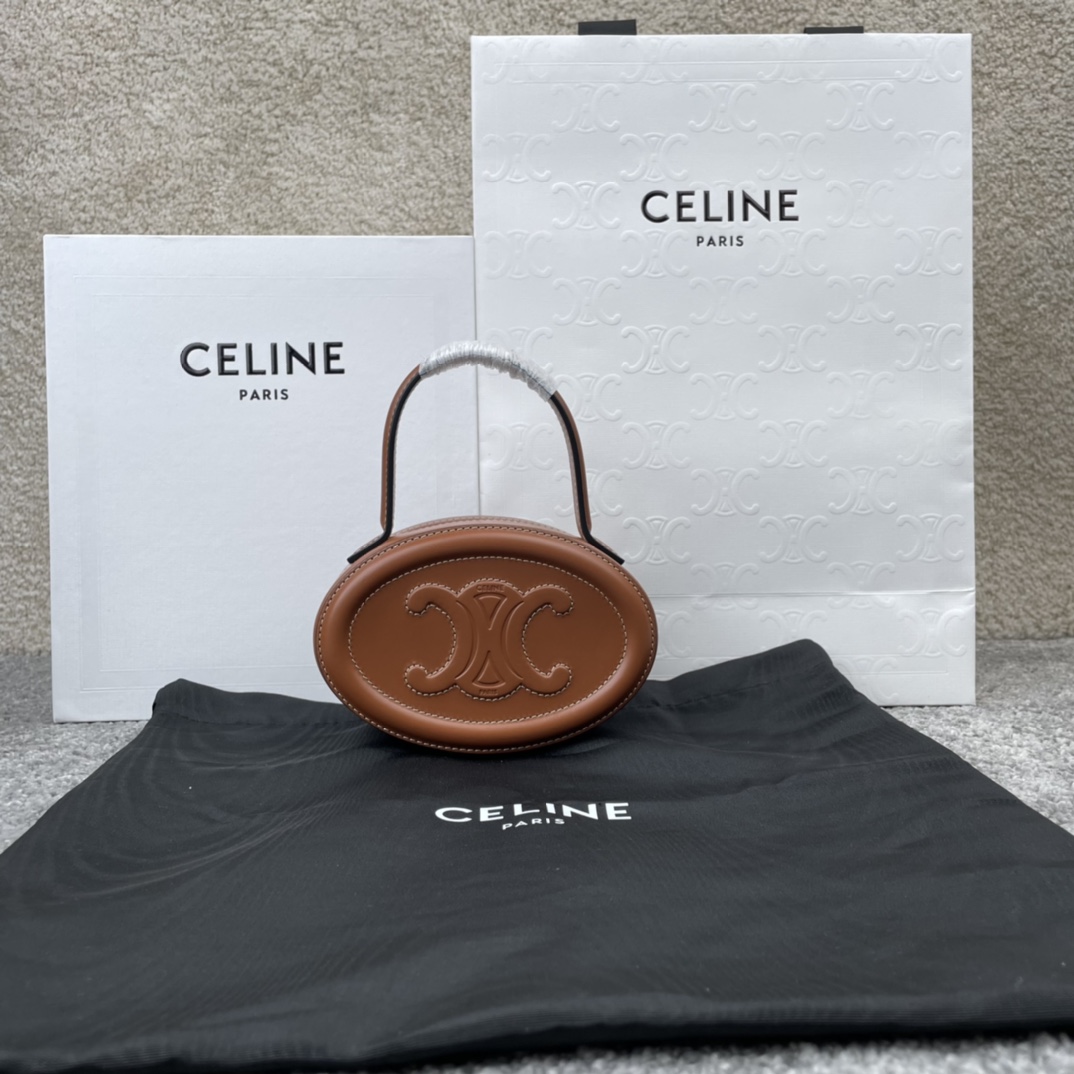 셀린느 Celine 198613 Oval Minaudiere Cuir Triomphe in Smooth Calfskin 14.5cm