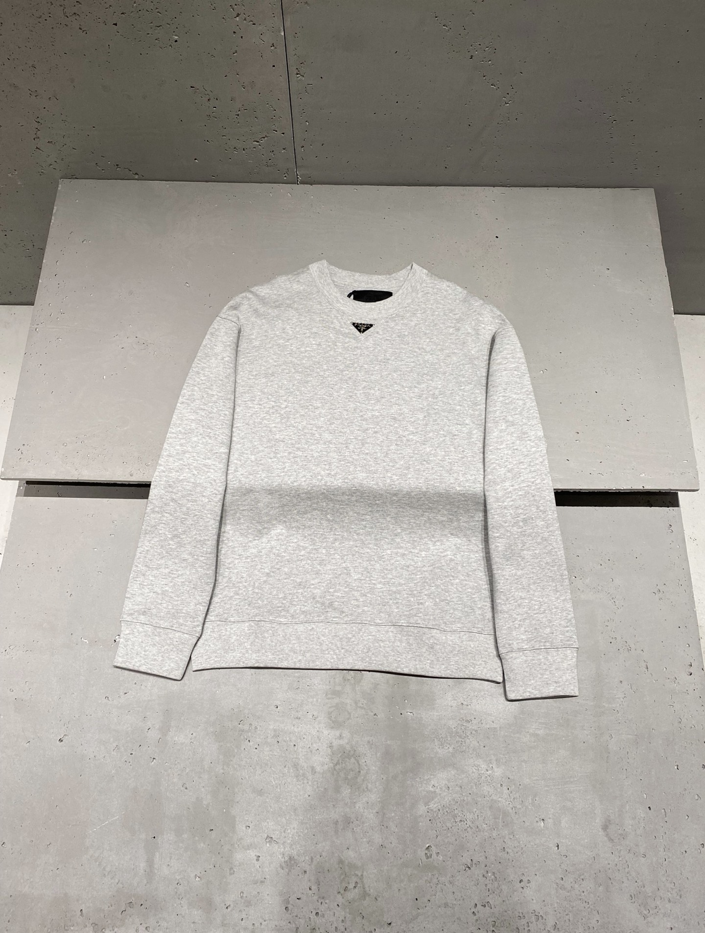 프라다 Prada 맨투맨