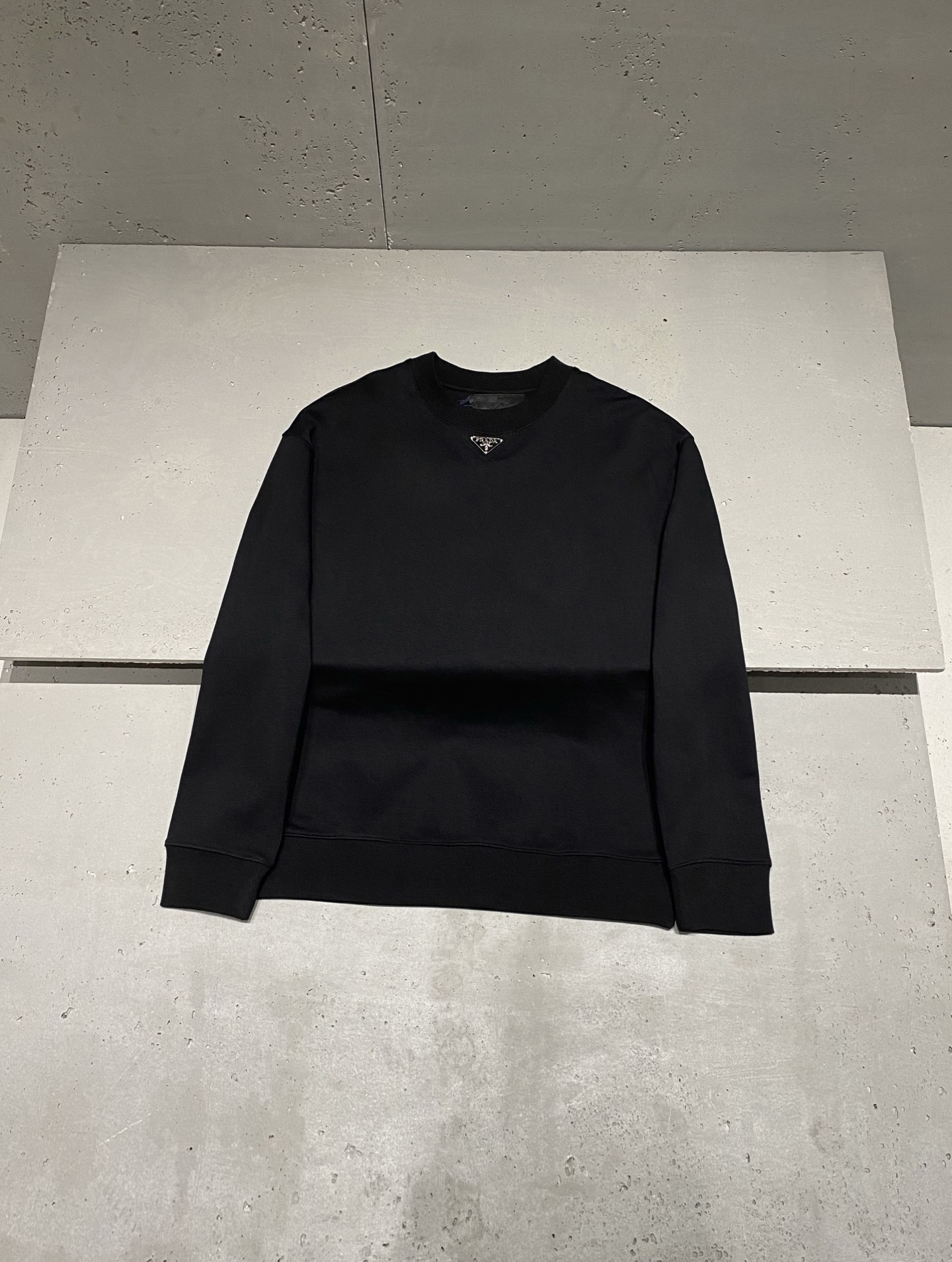 프라다 Prada 맨투맨