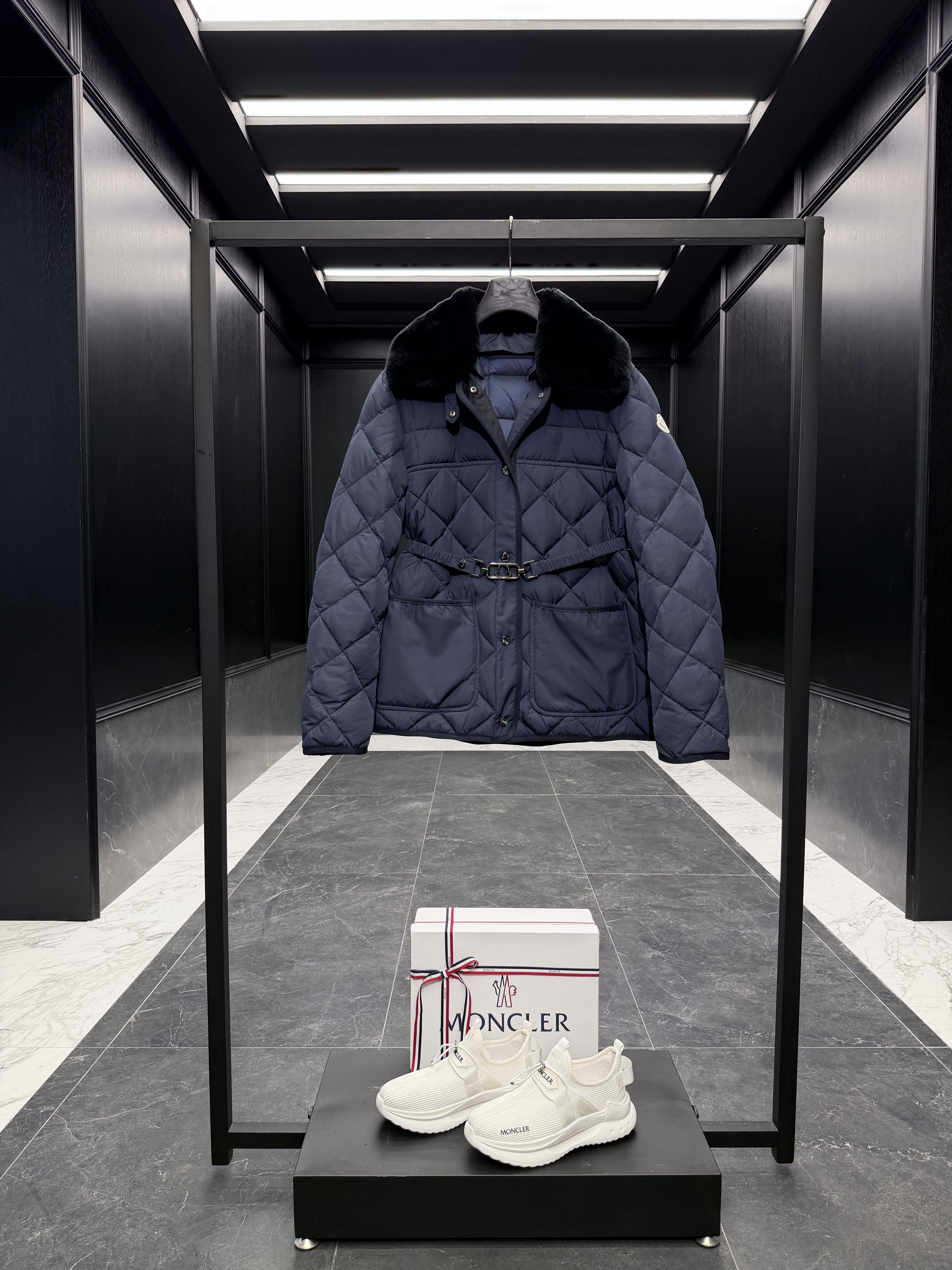 몽클레어 Moncler Cygne 다운재킷